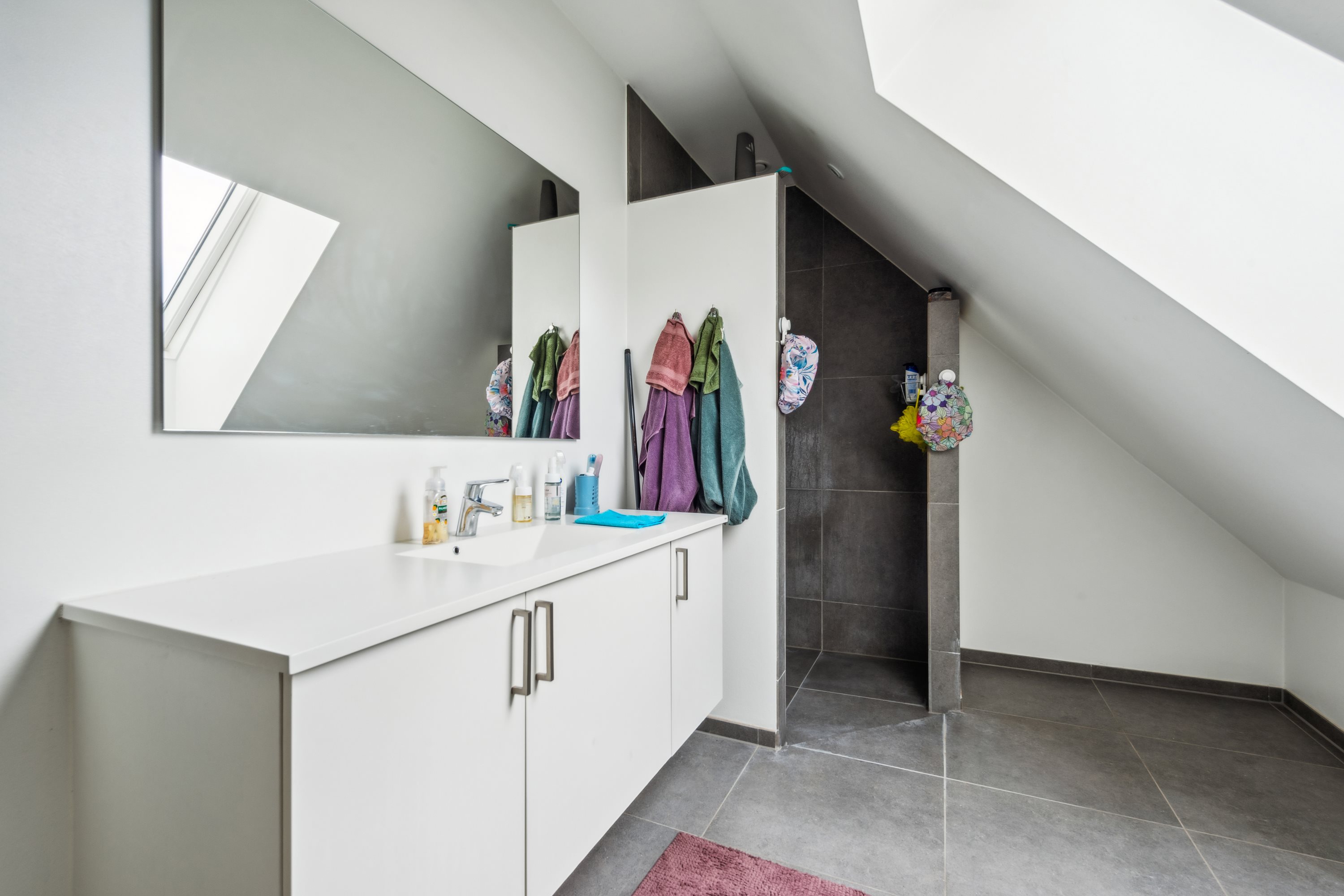 Fremhævet badeværelse billede i fuldskærmstilstand. Billede af Dorphs Alle 8B, 1. tv., 2630 Taastrup