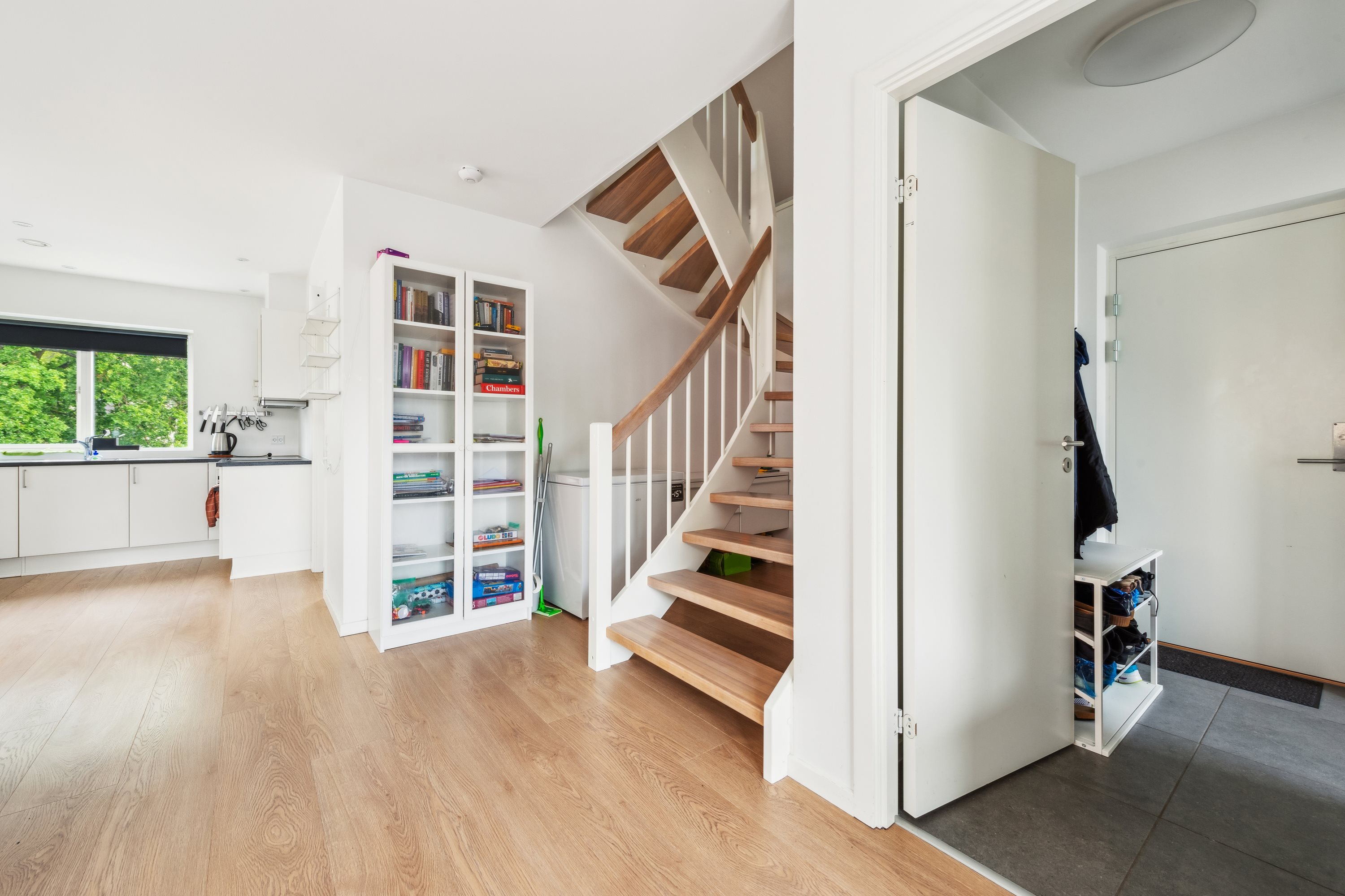 Fremhævet gang billede i fuldskærmstilstand. Billede af Dorphs Alle 8B, 1. tv., 2630 Taastrup