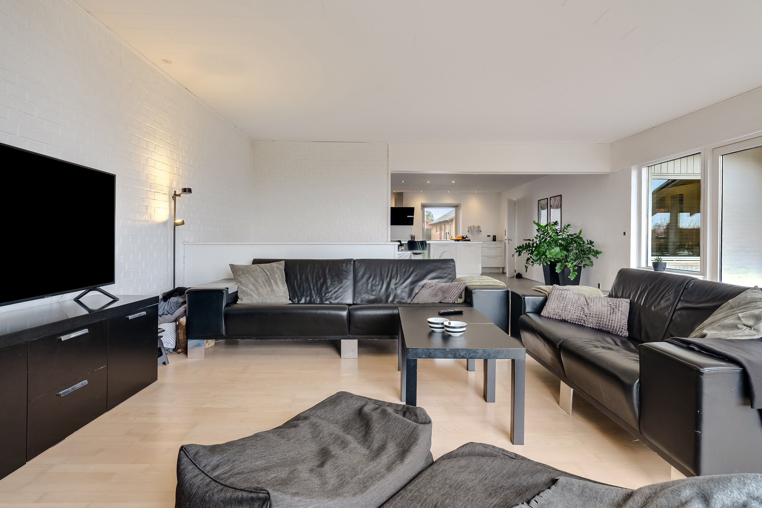 Fremhævet stue billede i fuldskærmstilstand. Billede af Havevej 2, 5500 Middelfart