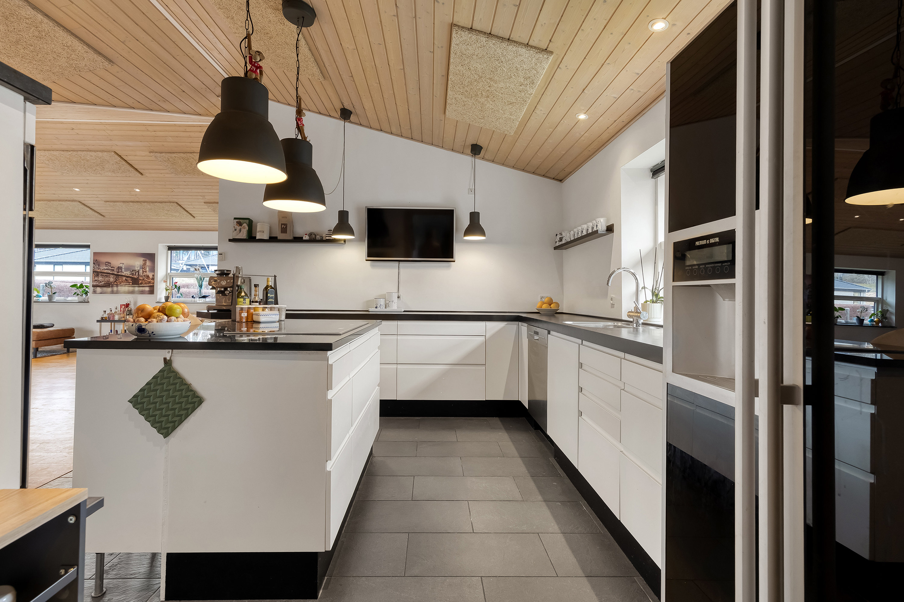 Fremhævet køkken alrum billede i fuldskærmstilstand. Billede af Sitkabakken 2, 3390 Hundested