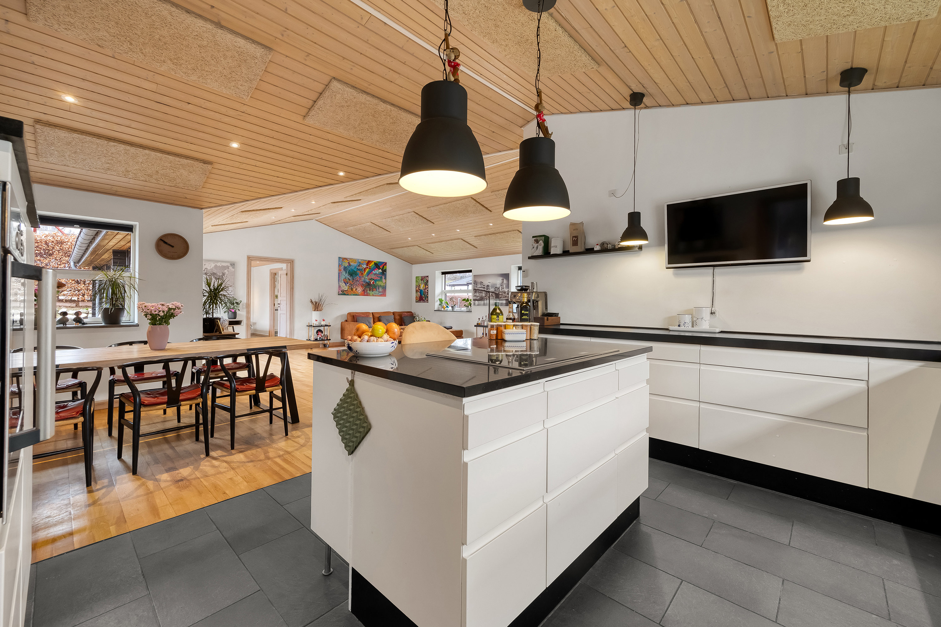 Fremhævet køkken alrum billede i fuldskærmstilstand. Billede af Sitkabakken 2, 3390 Hundested