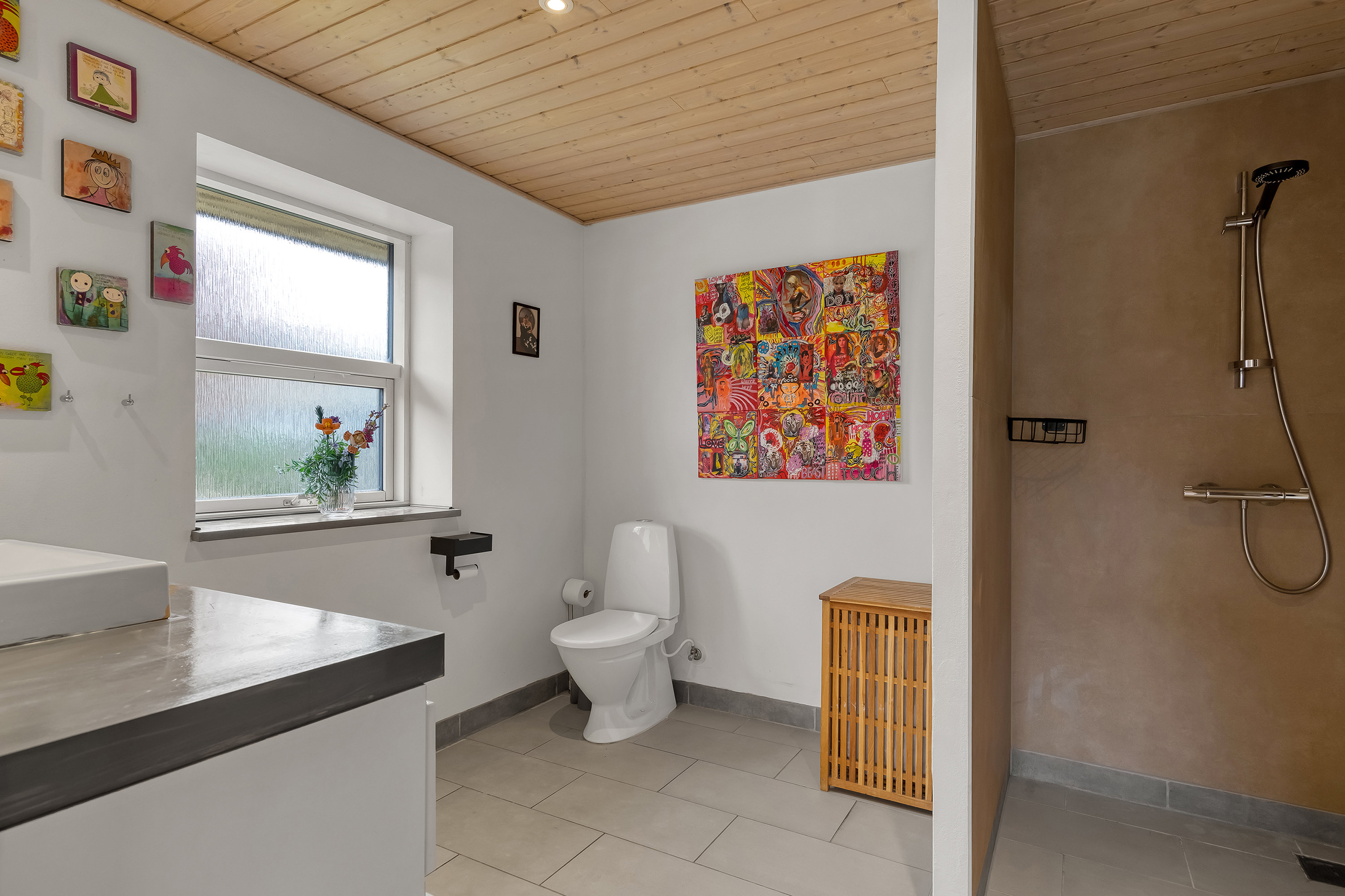 Fremhævet badeværelse billede i fuldskærmstilstand. Billede af Sitkabakken 2, 3390 Hundested