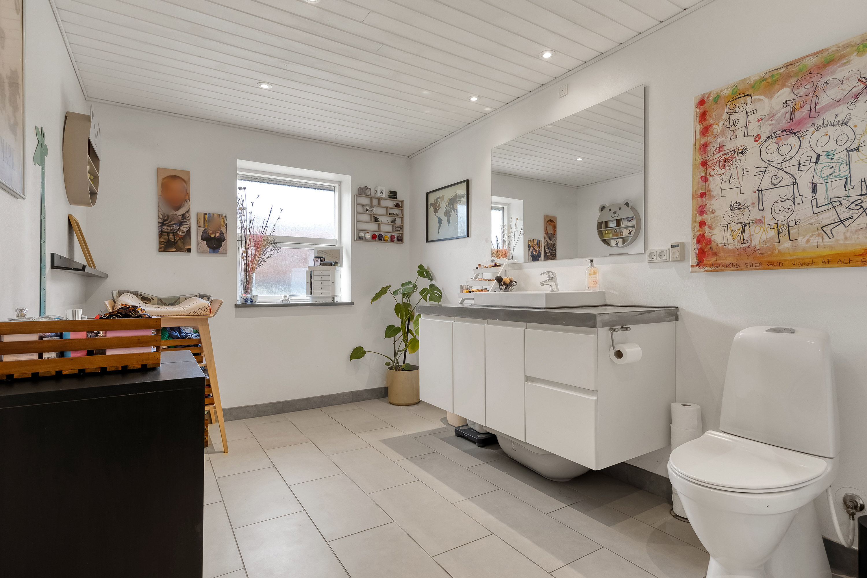 Fremhævet badeværelse billede i fuldskærmstilstand. Billede af Sitkabakken 2, 3390 Hundested