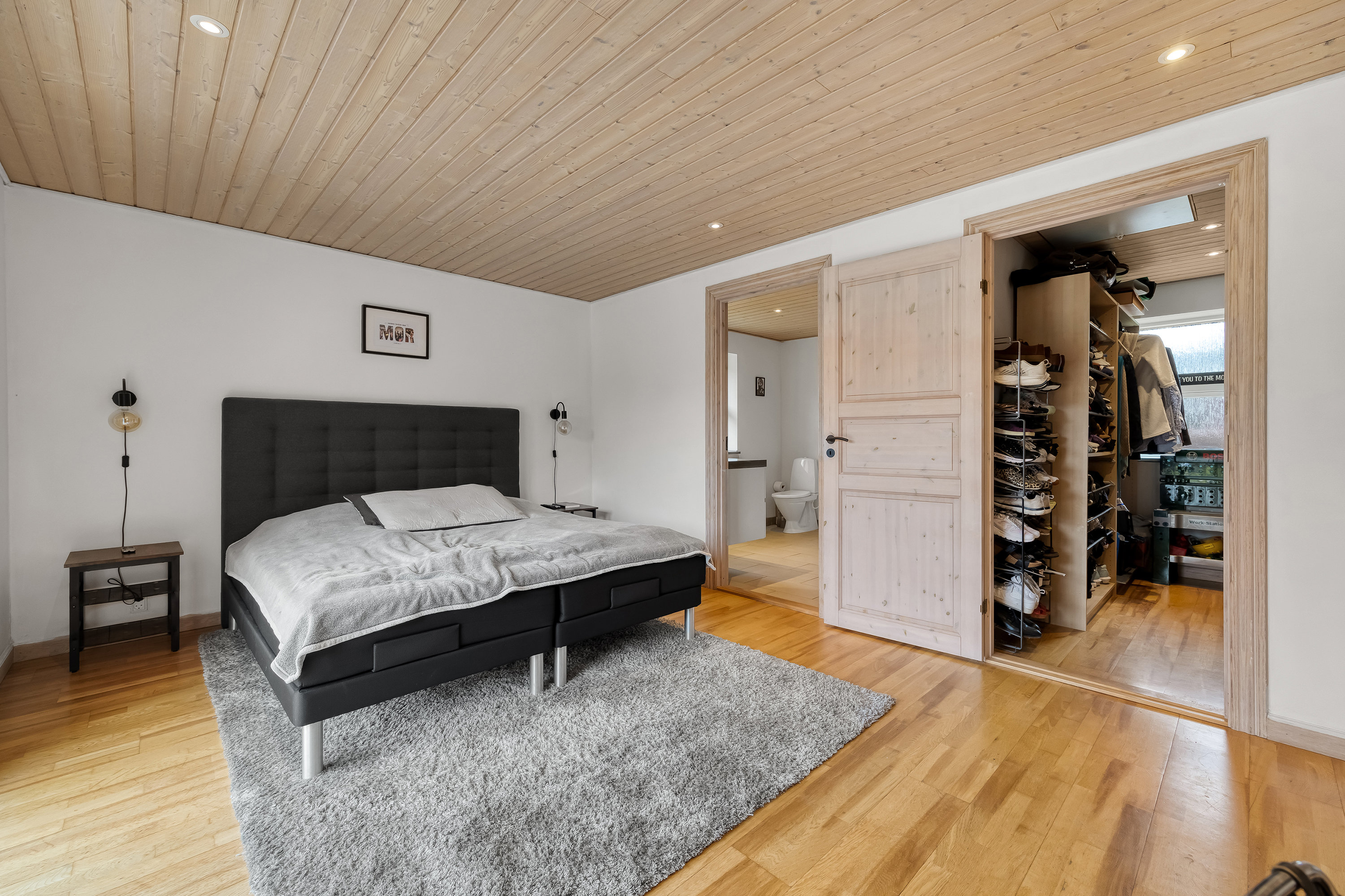 Fremhævet soveværelse billede i fuldskærmstilstand. Billede af Sitkabakken 2, 3390 Hundested