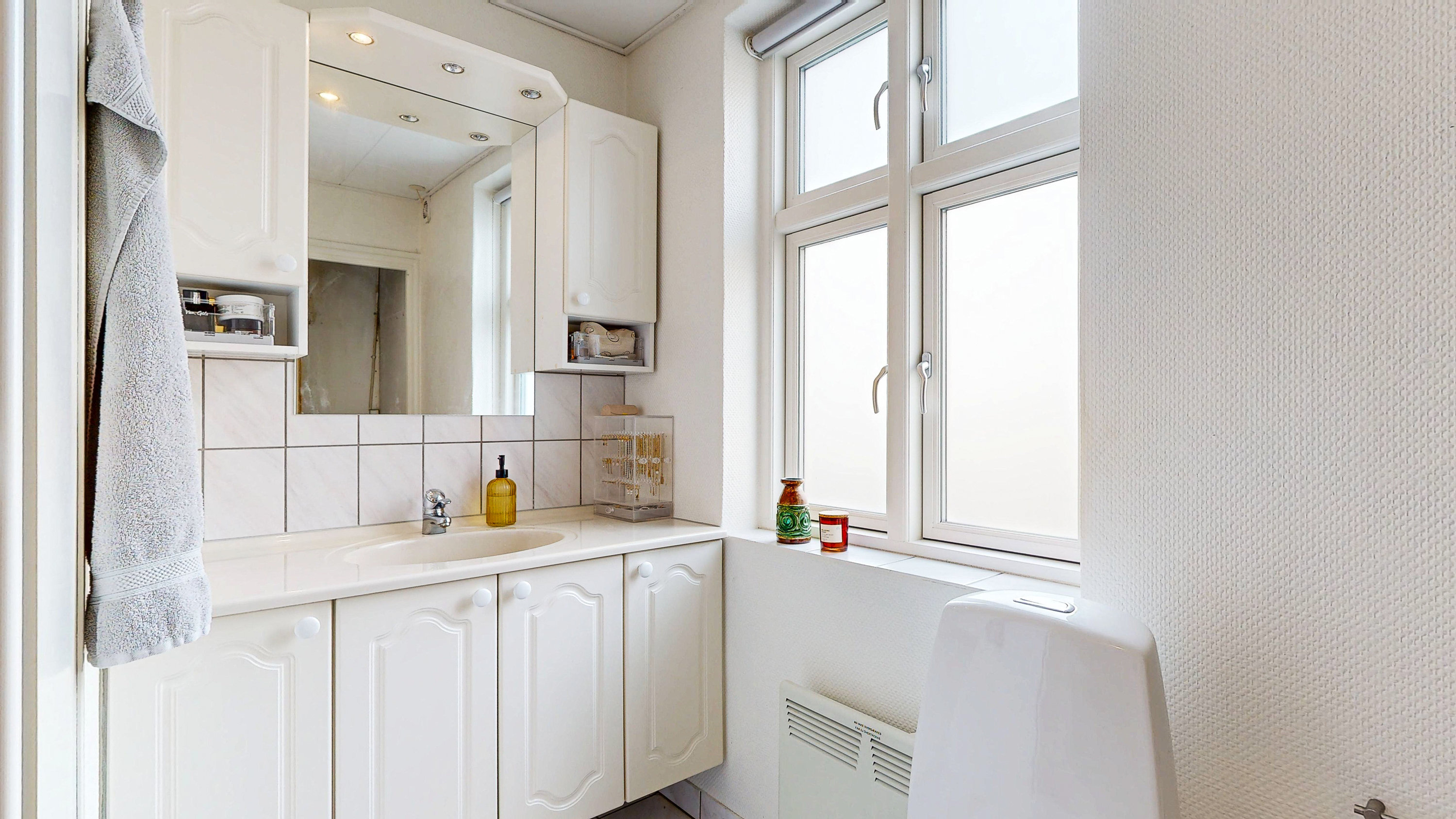 Fremhævet badeværelse billede i fuldskærmstilstand. Billede af Sdr. Rind Vej 52, 8800 Viborg