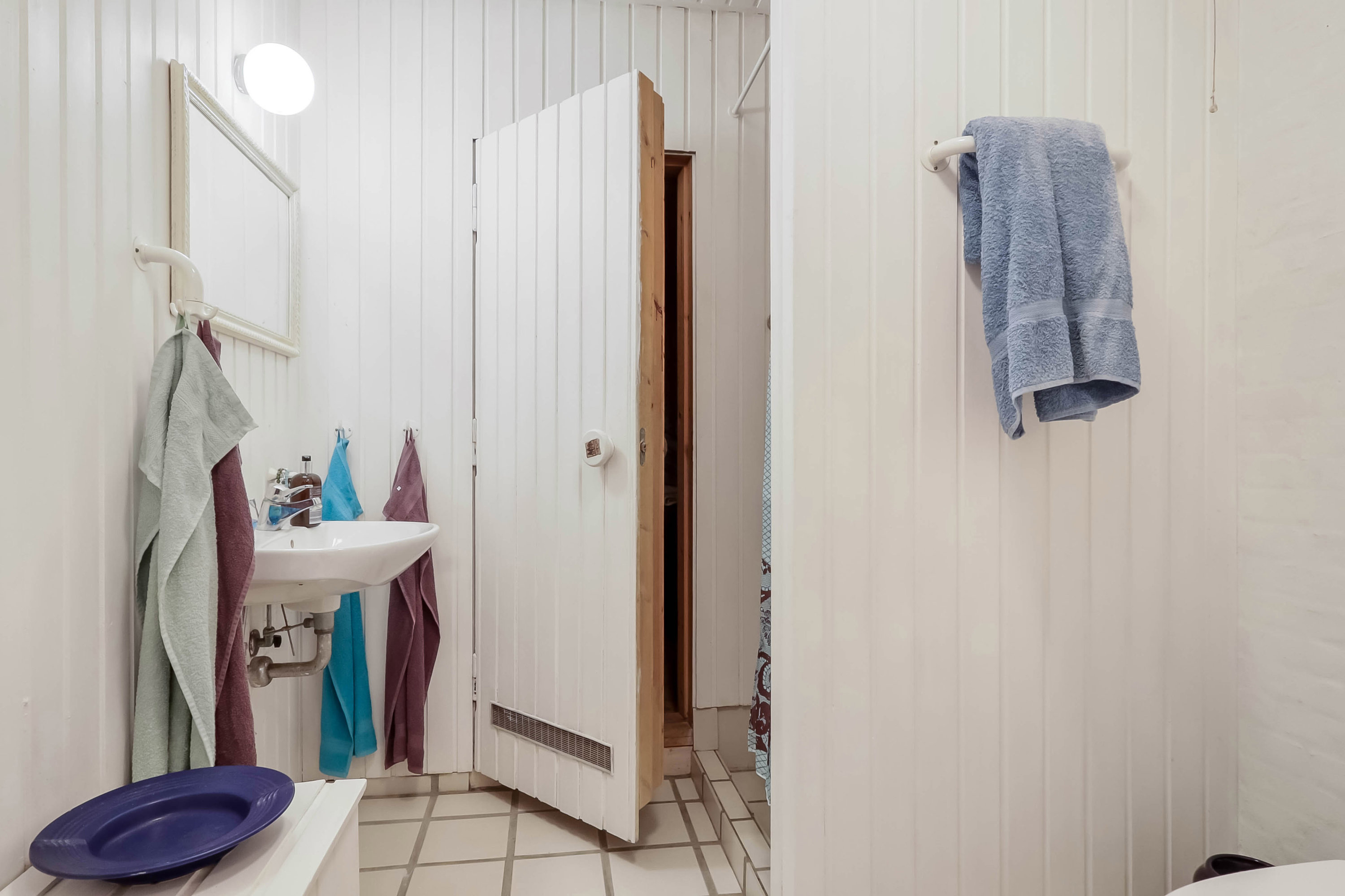 Fremhævet badeværelse billede i fuldskærmstilstand. Billede af Cedervænget 14, Tåsinge, 5700 Svendborg