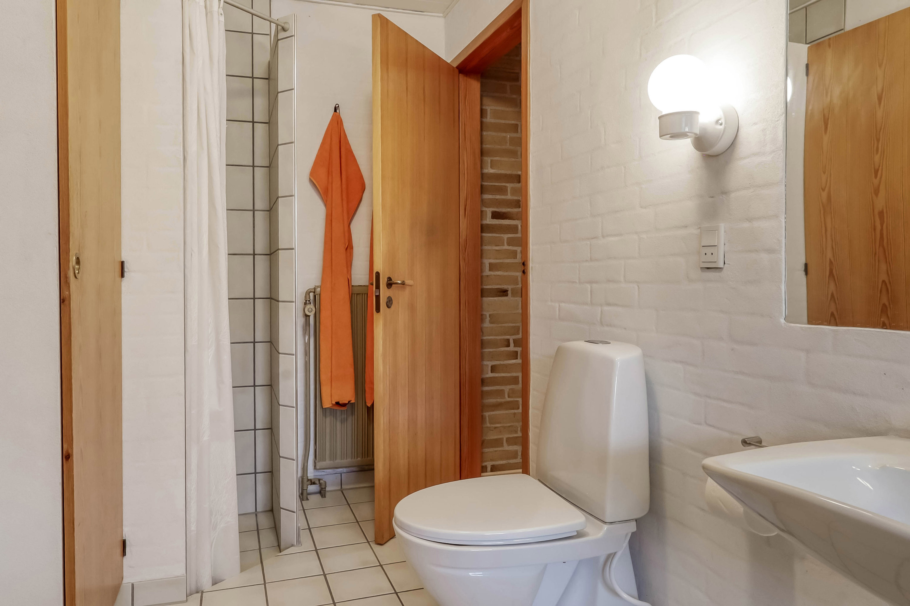 Fremhævet badeværelse billede i fuldskærmstilstand. Billede af Cedervænget 14, Tåsinge, 5700 Svendborg