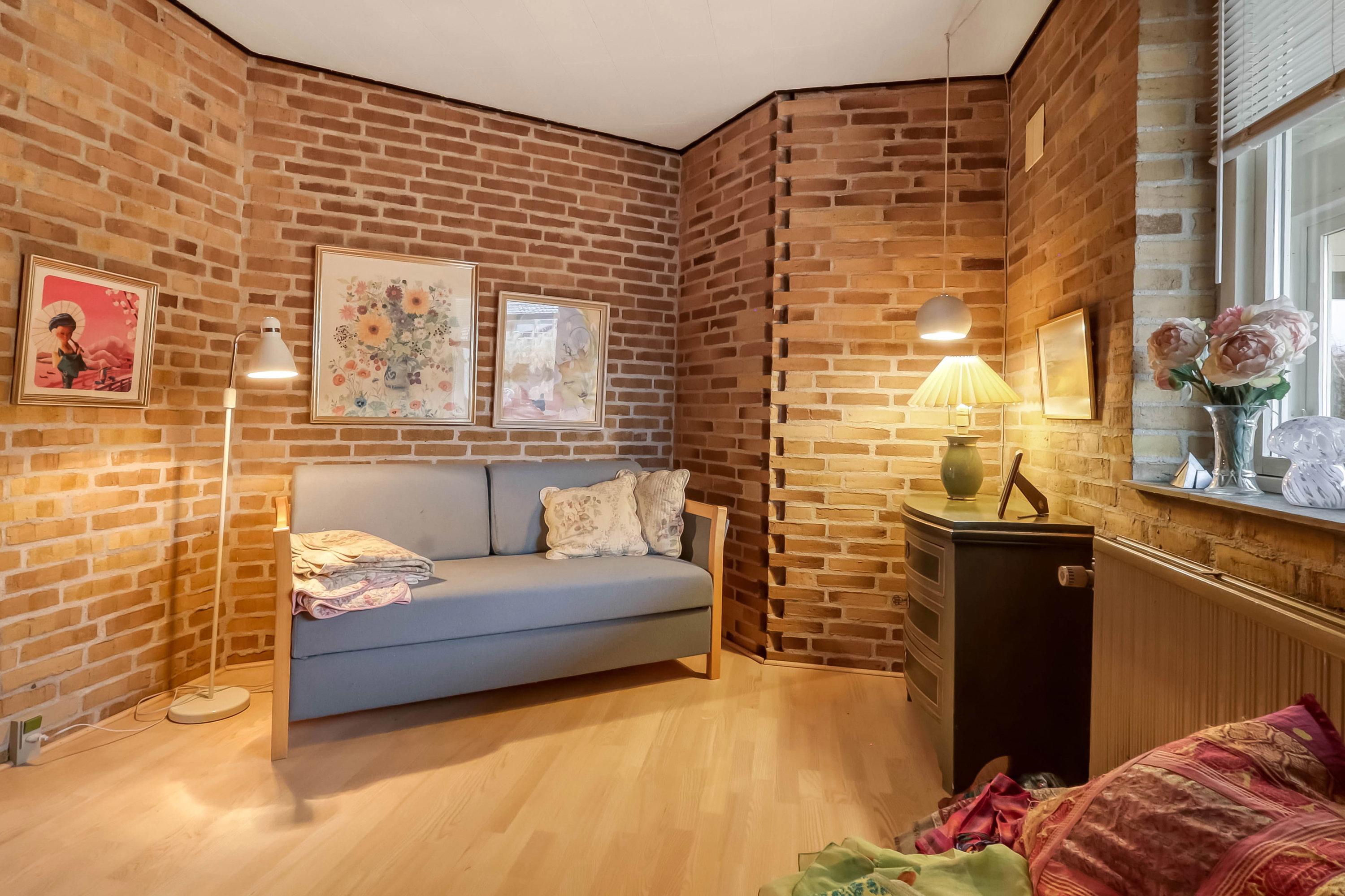 Fremhævet stue billede i fuldskærmstilstand. Billede af Cedervænget 14, Tåsinge, 5700 Svendborg