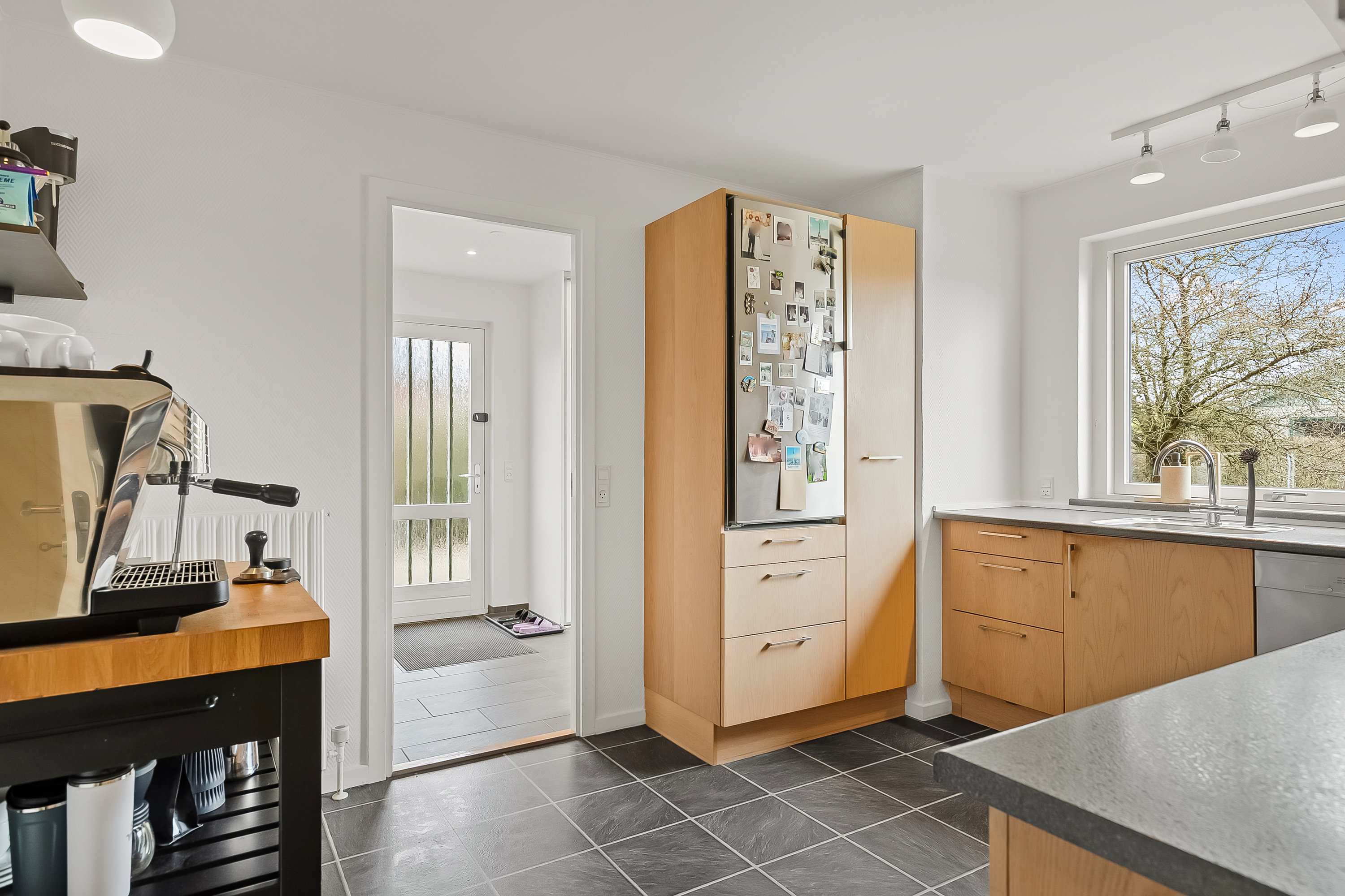 Fremhævet køkken billede i fuldskærmstilstand. Billede af Musvitvej 27, 7100 Vejle