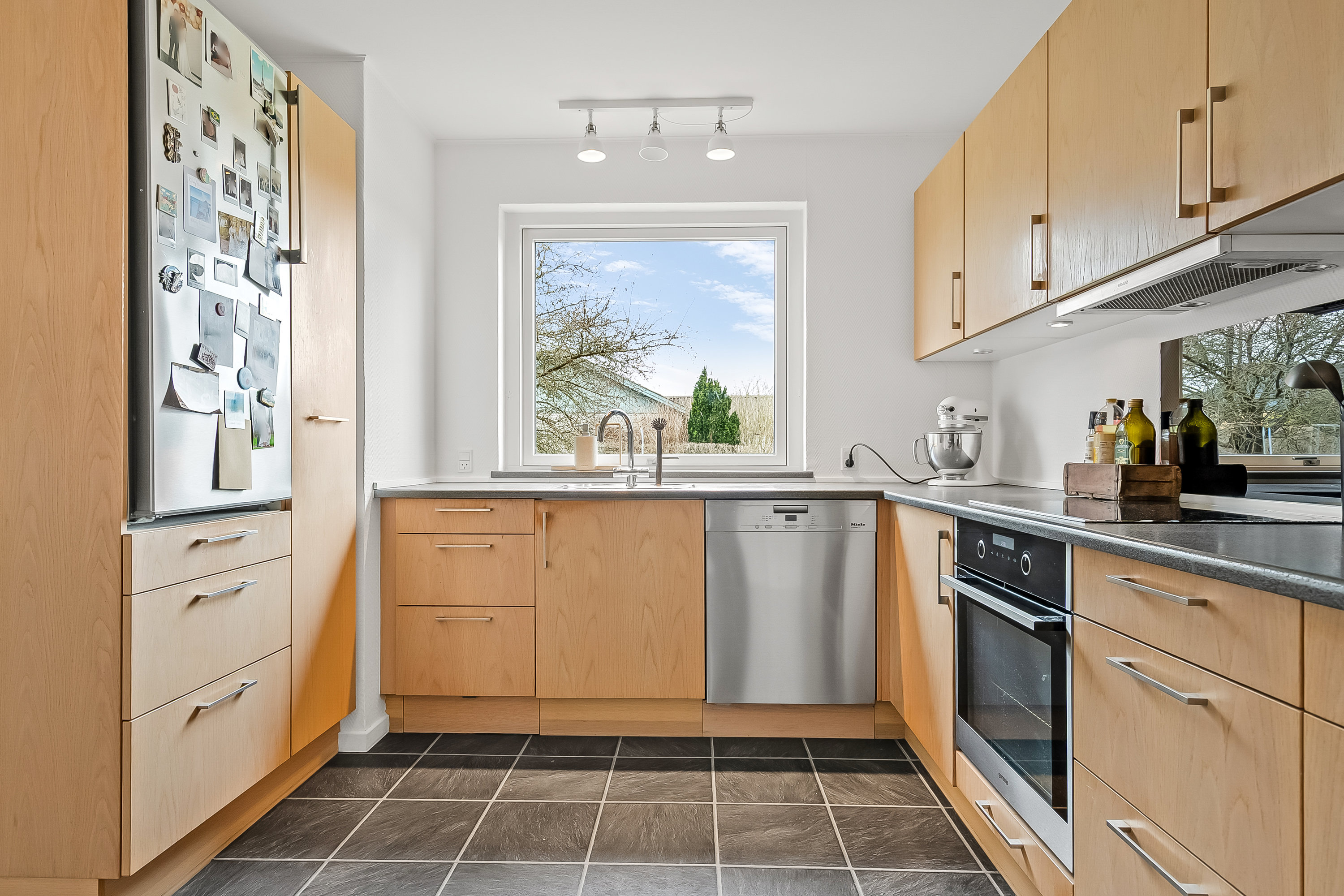 Fremhævet køkken billede i fuldskærmstilstand. Billede af Musvitvej 27, 7100 Vejle