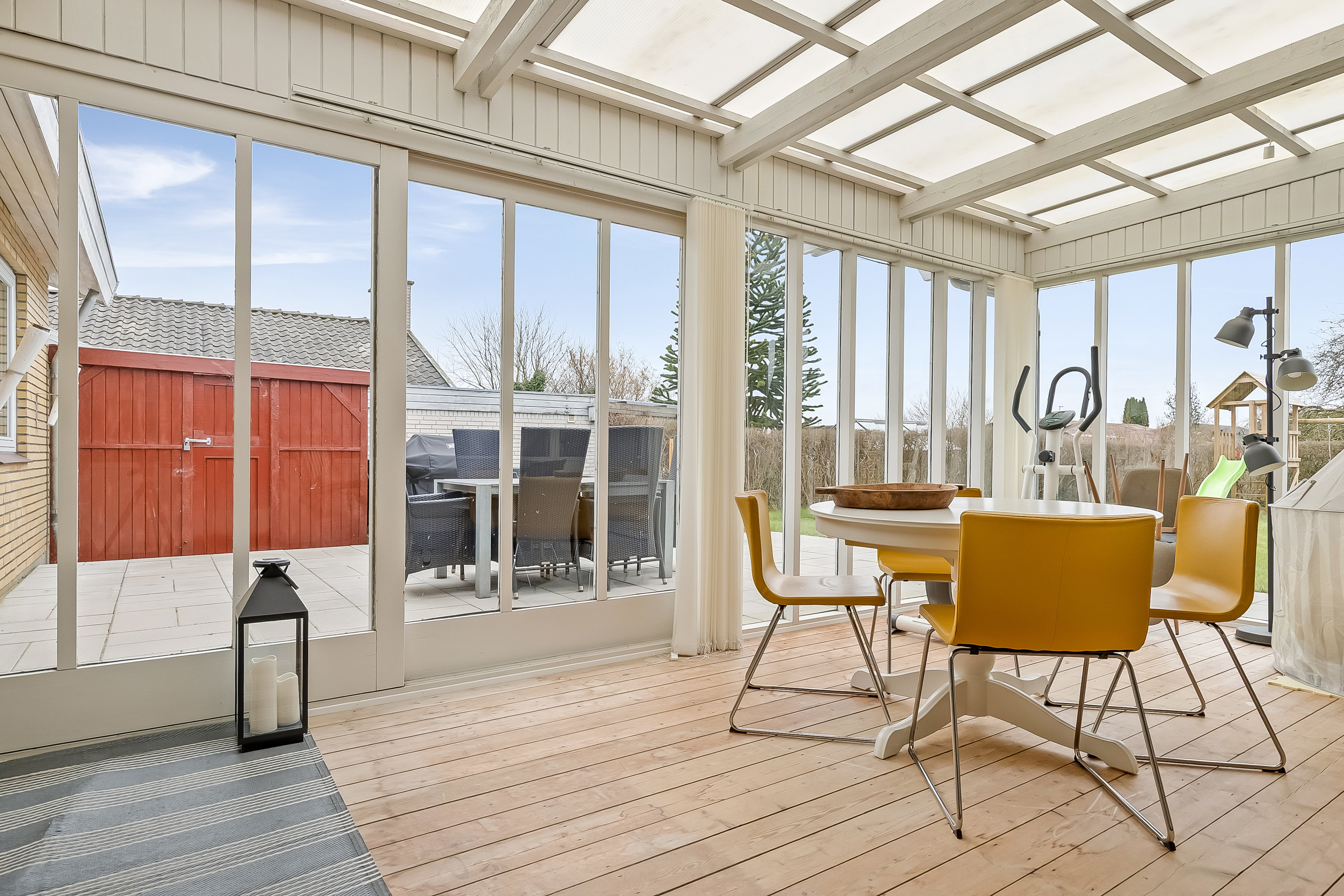 Fremhævet udestue billede i fuldskærmstilstand. Billede af Musvitvej 27, 7100 Vejle