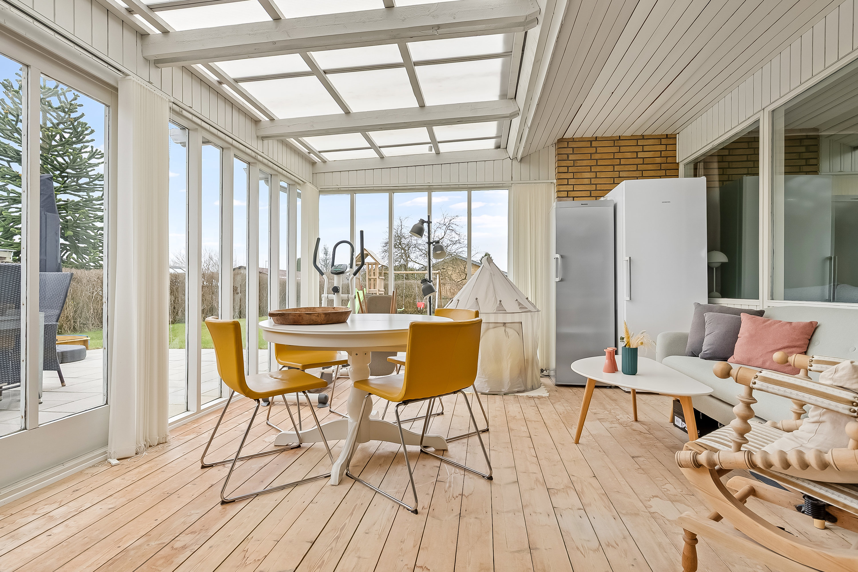 Fremhævet udestue billede i fuldskærmstilstand. Billede af Musvitvej 27, 7100 Vejle