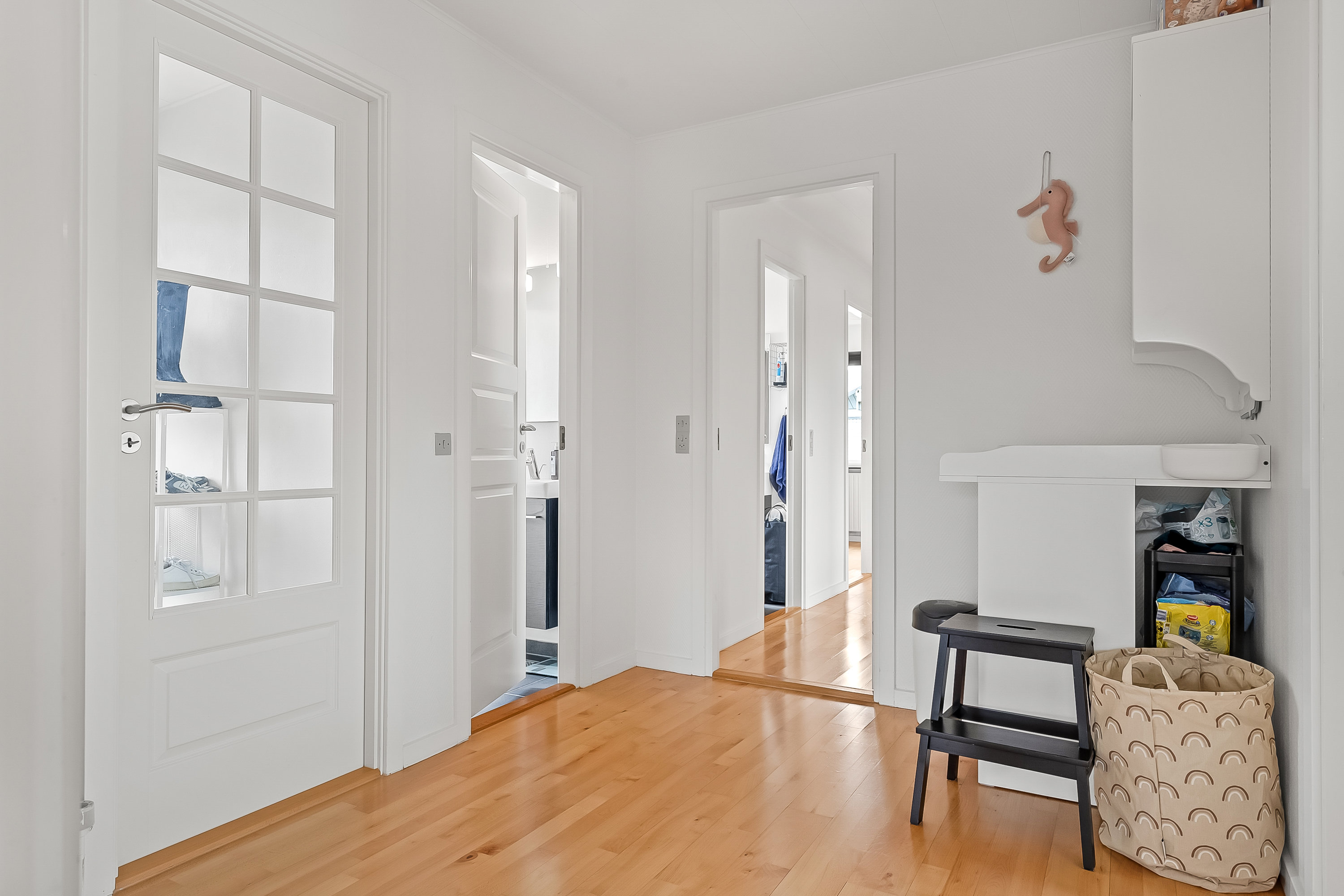 Fremhævet gang billede i fuldskærmstilstand. Billede af Musvitvej 27, 7100 Vejle