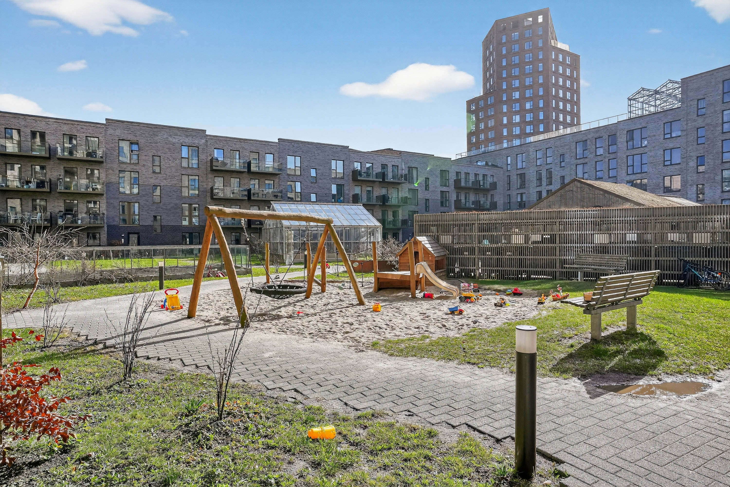 Fremhævet gårdmiljø billede i fuldskærmstilstand. Billede af Ingrid Marievej 20, 6. th., 2500 Valby