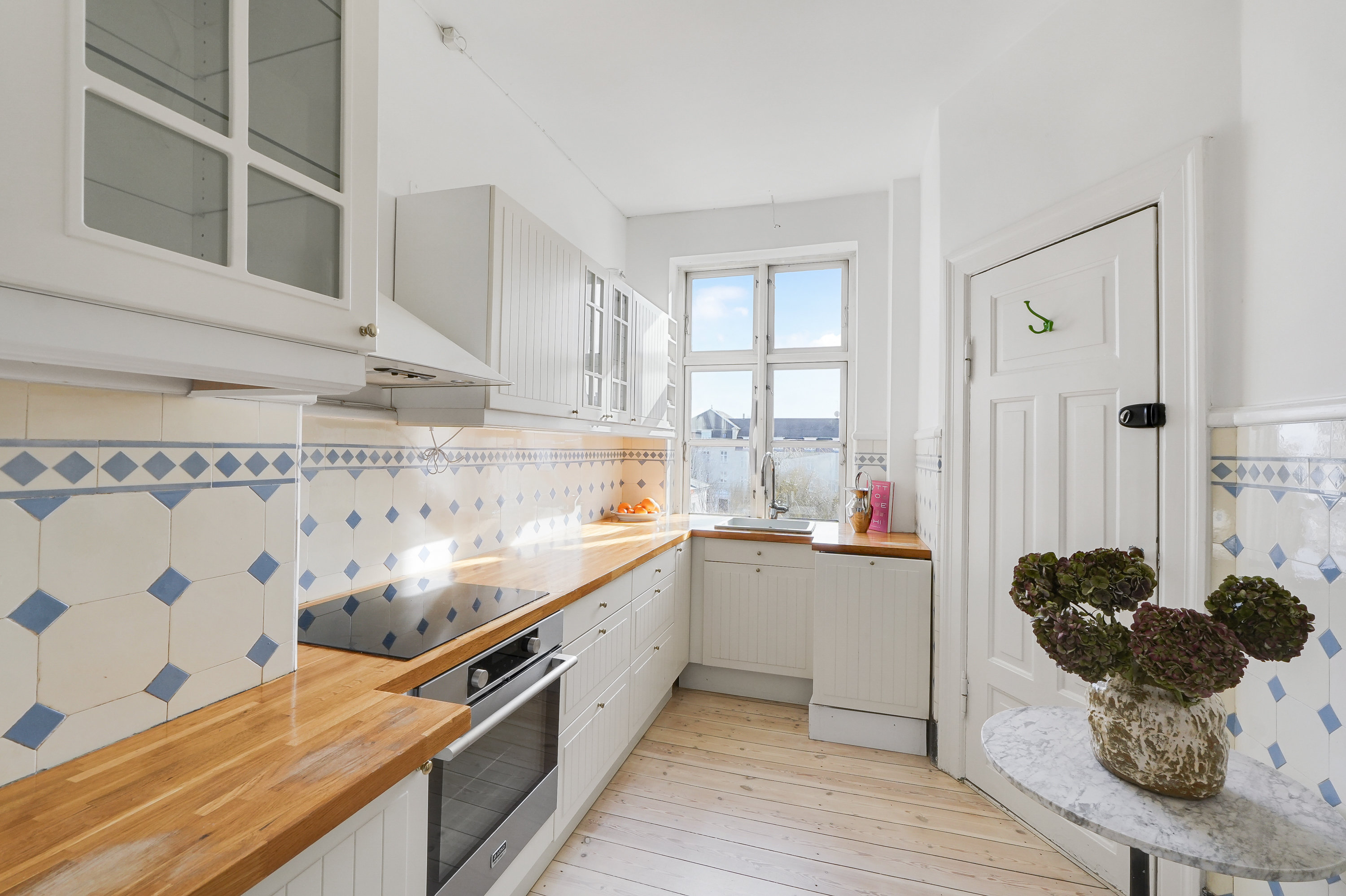 Fremhævet køkken billede i fuldskærmstilstand. Billede af Strandparksvej 6, 3. tv., 2900 Hellerup