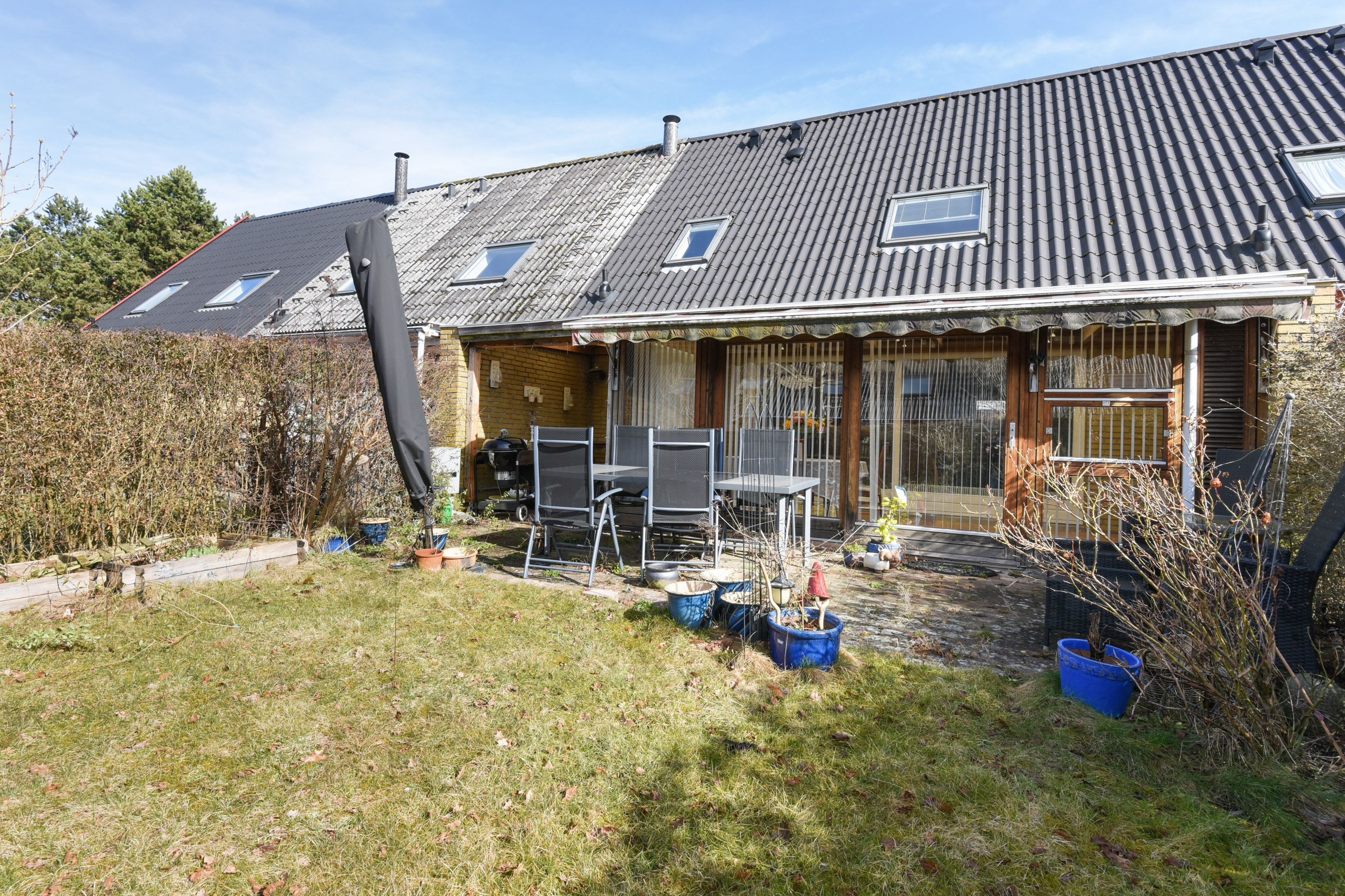 Fremhævet facade billede i fuldskærmstilstand. Billede af Engvænget 29, 2650 Hvidovre