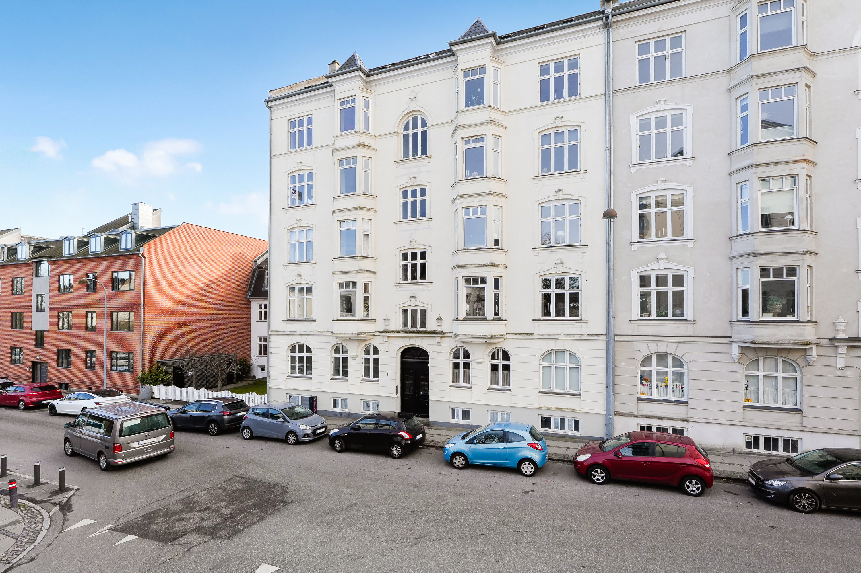 Fremhævet facade billede i fuldskærmstilstand. Billede af Strandparksvej 6, 3. tv., 2900 Hellerup