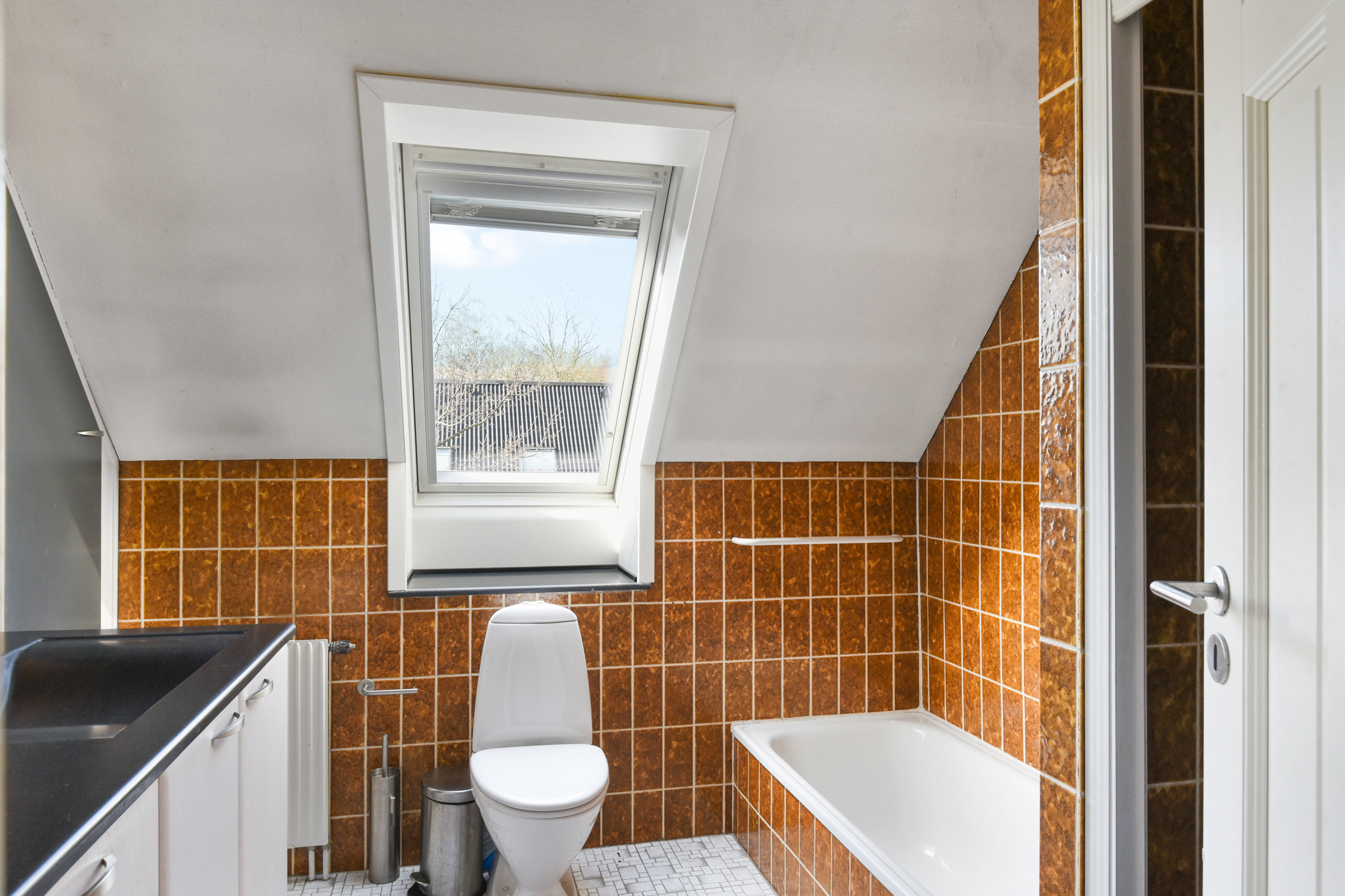 Fremhævet toilet billede i fuldskærmstilstand. Billede af Engvænget 29, 2650 Hvidovre