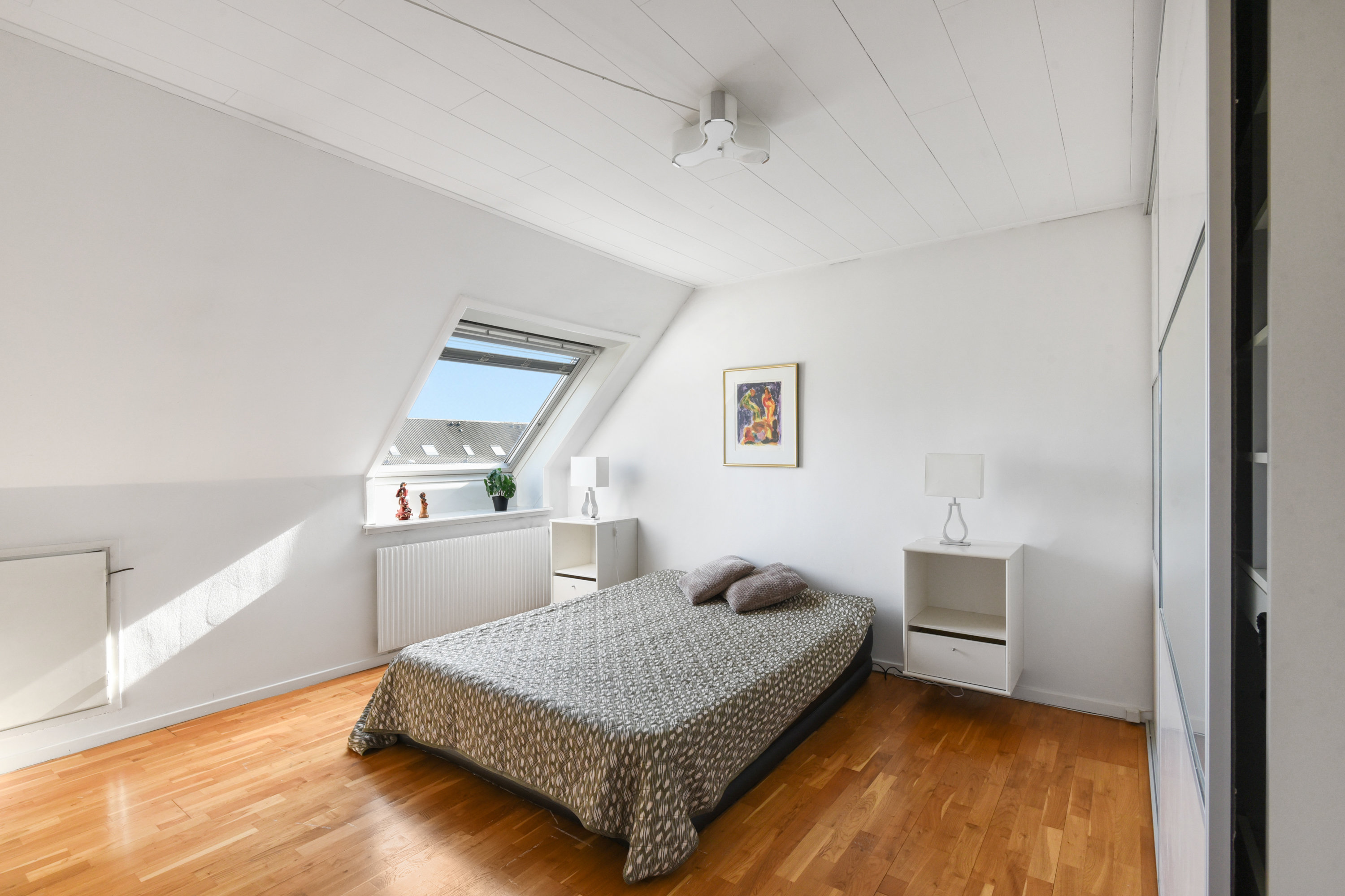 Fremhævet soveværelse billede i fuldskærmstilstand. Billede af Engvænget 29, 2650 Hvidovre