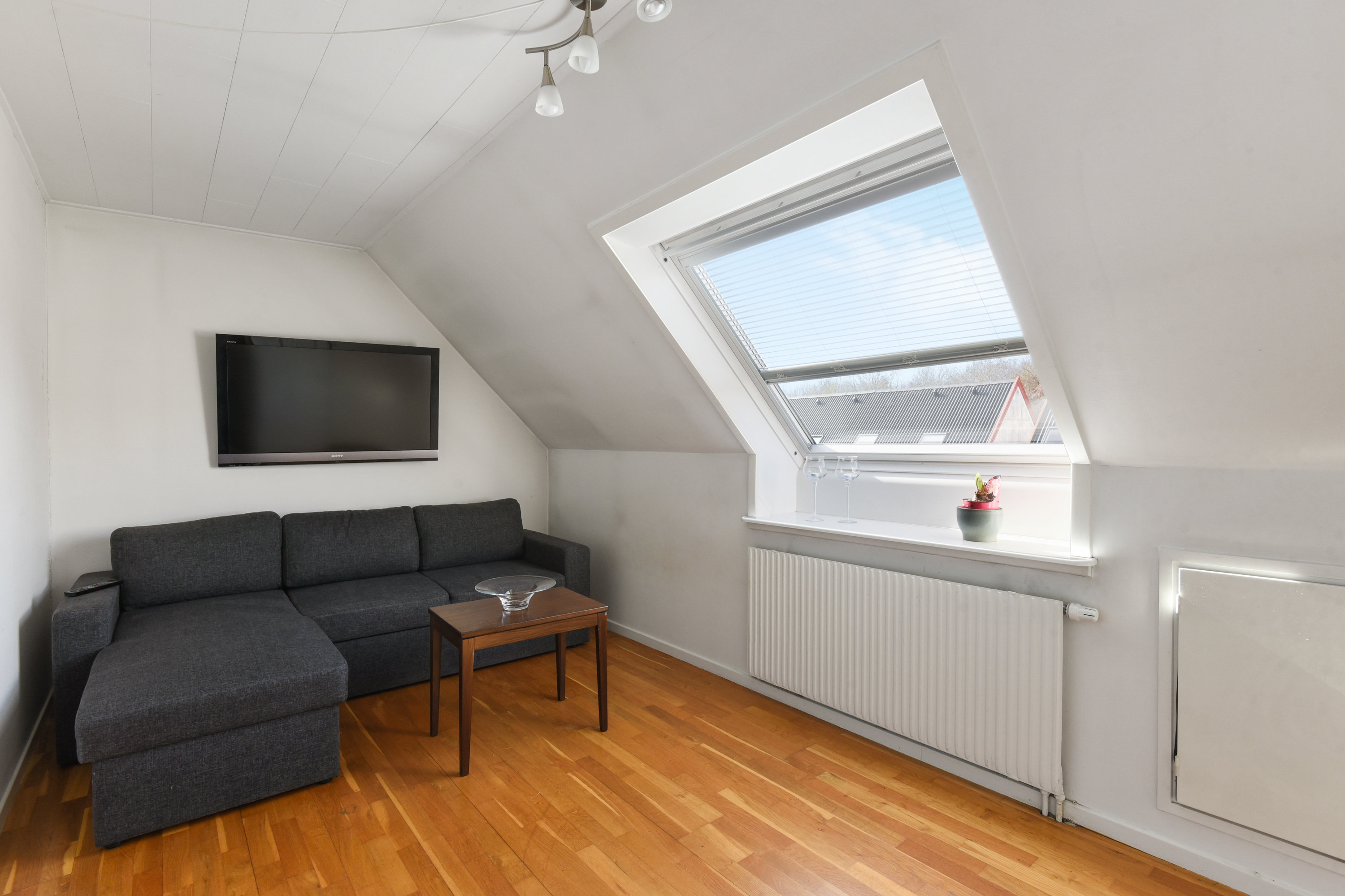 Fremhævet stue billede i fuldskærmstilstand. Billede af Engvænget 29, 2650 Hvidovre