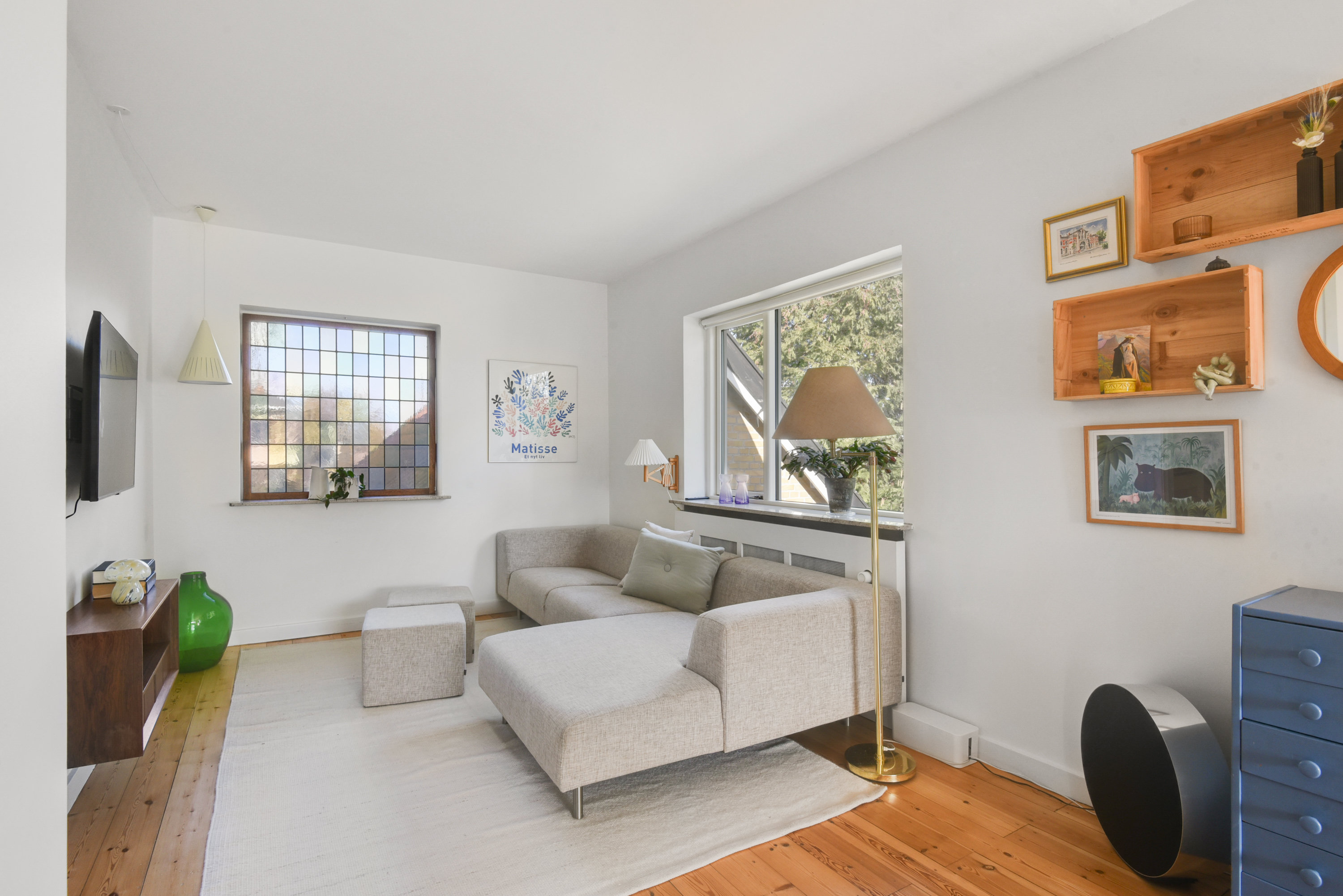 Fremhævet stue billede i fuldskærmstilstand. Billede af Voldgårdsvej 1, 2650 Hvidovre