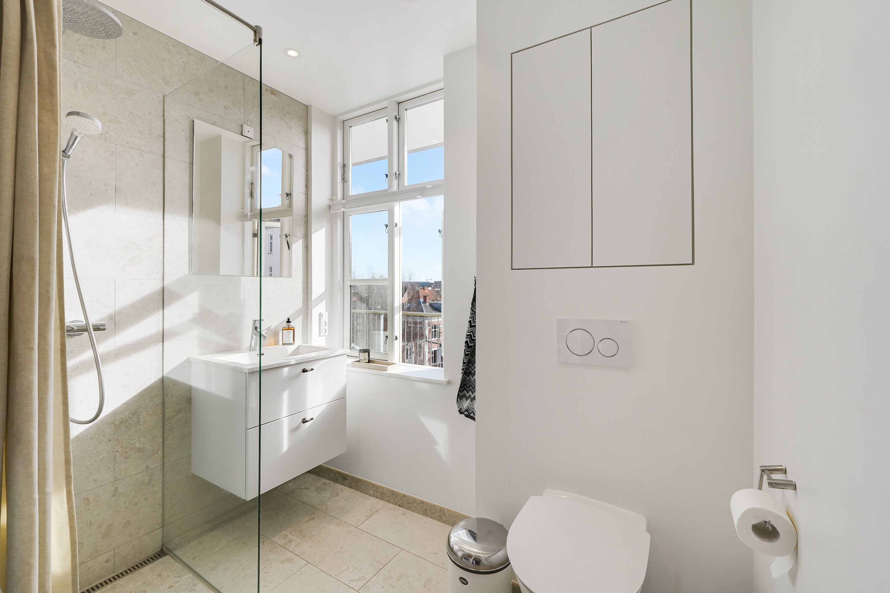 Fremhævet badeværelse billede i fuldskærmstilstand. Billede af Strandparksvej 6, 3. tv., 2900 Hellerup