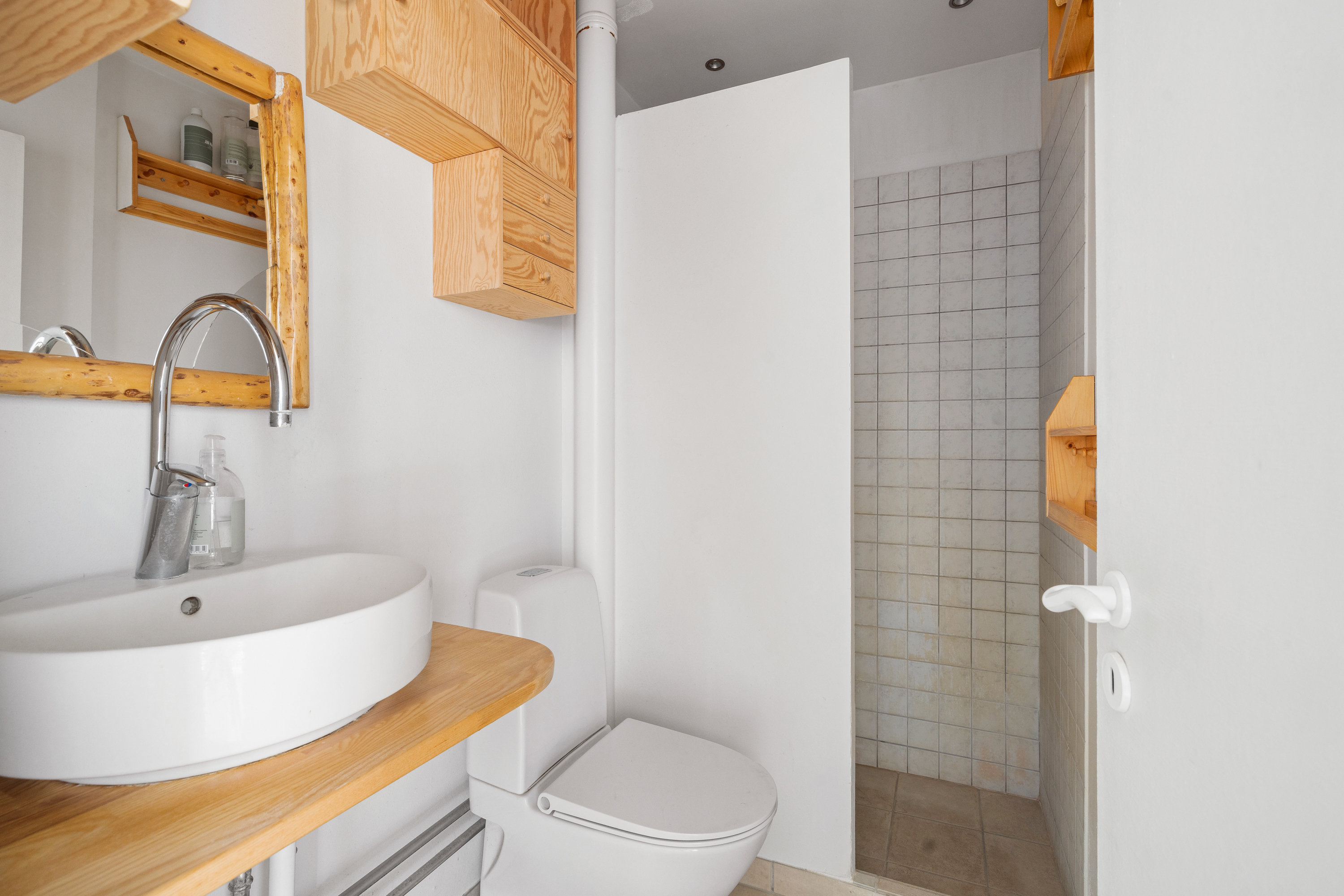 Fremhævet badeværelse billede i fuldskærmstilstand. Billede af Vandtårnsvej 3, 1. 63., 3460 Birkerød