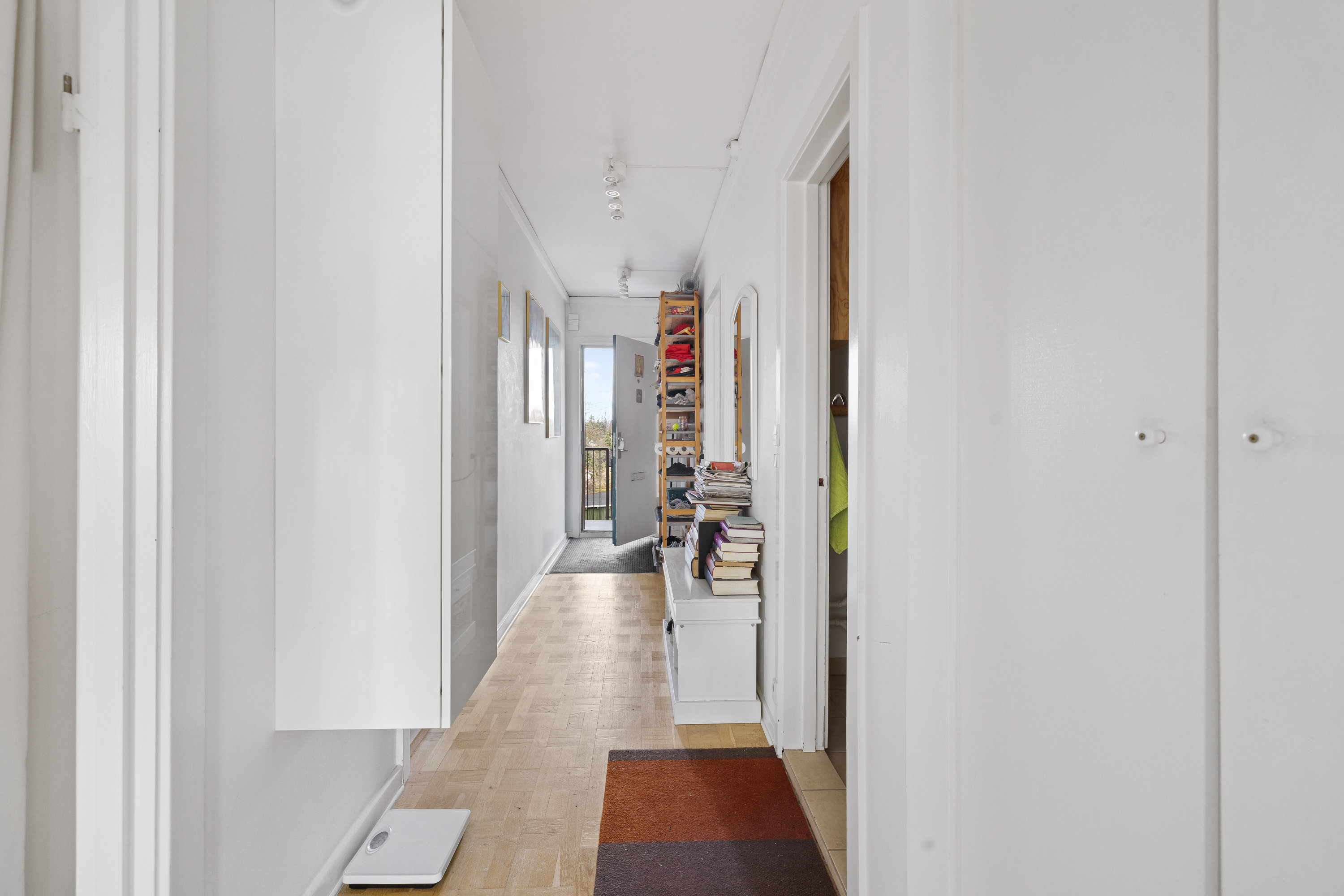 Fremhævet gang billede i fuldskærmstilstand. Billede af Vandtårnsvej 3, 1. 63., 3460 Birkerød