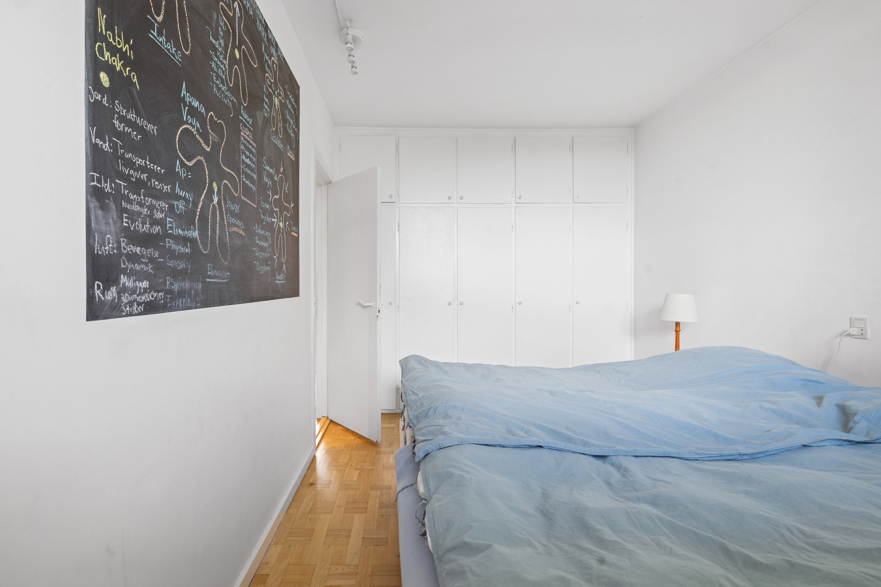 Fremhævet soveværelse billede i fuldskærmstilstand. Billede af Vandtårnsvej 3, 1. 63., 3460 Birkerød