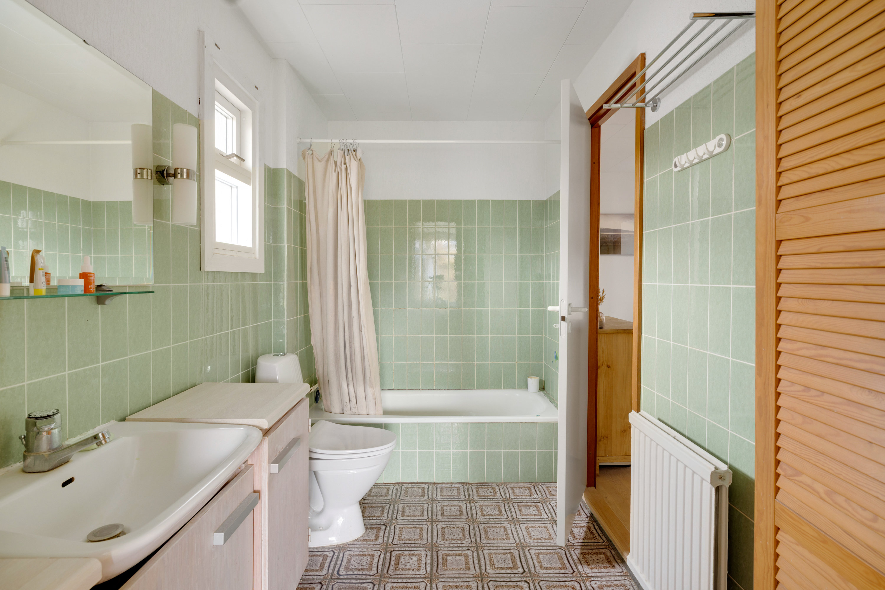 Fremhævet badeværelse billede i fuldskærmstilstand. Billede af Bueparken 32, 2750 Ballerup