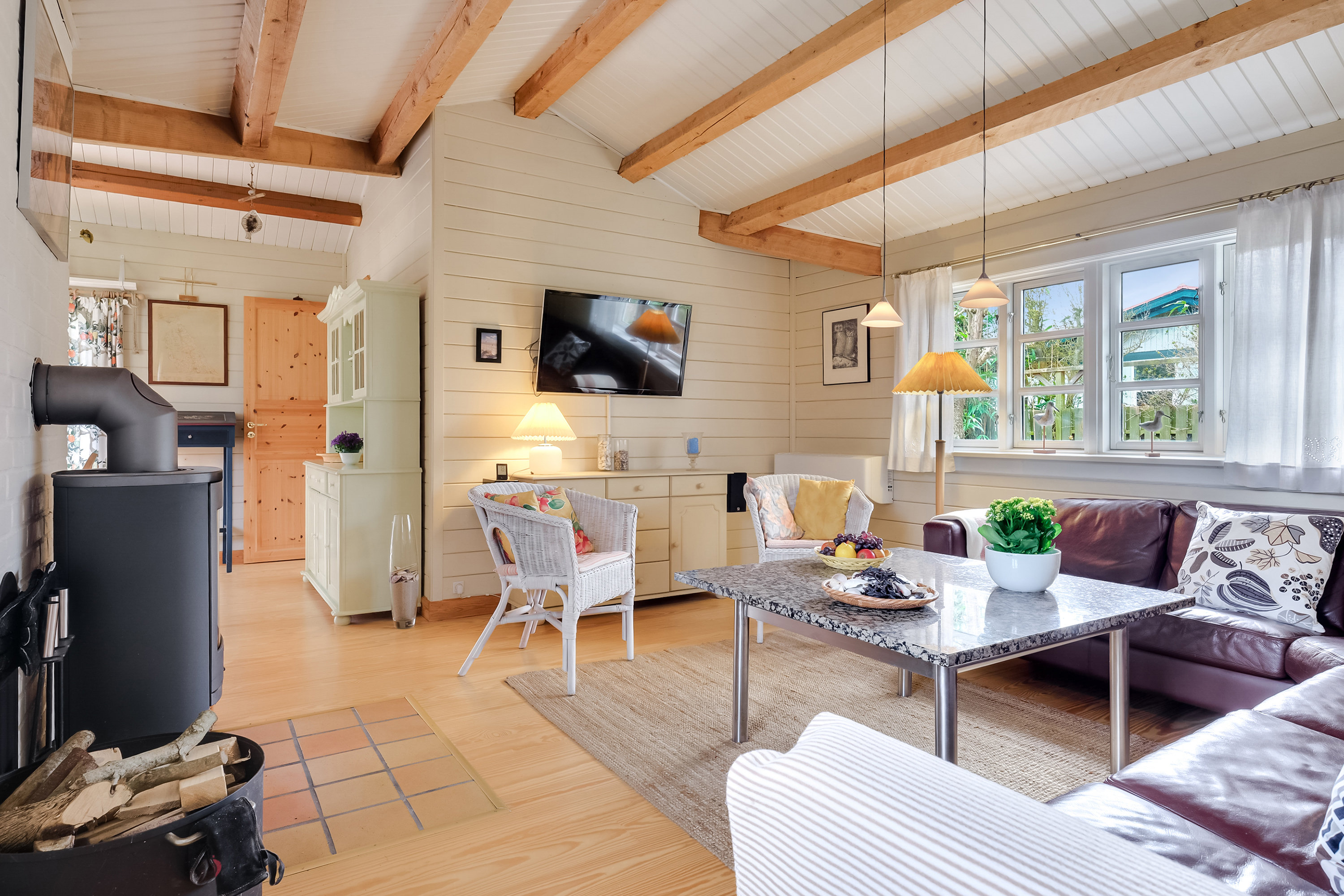 Fremhævet stue billede i fuldskærmstilstand. Billede af Alpehau 35, Nordskov, 5390 Martofte