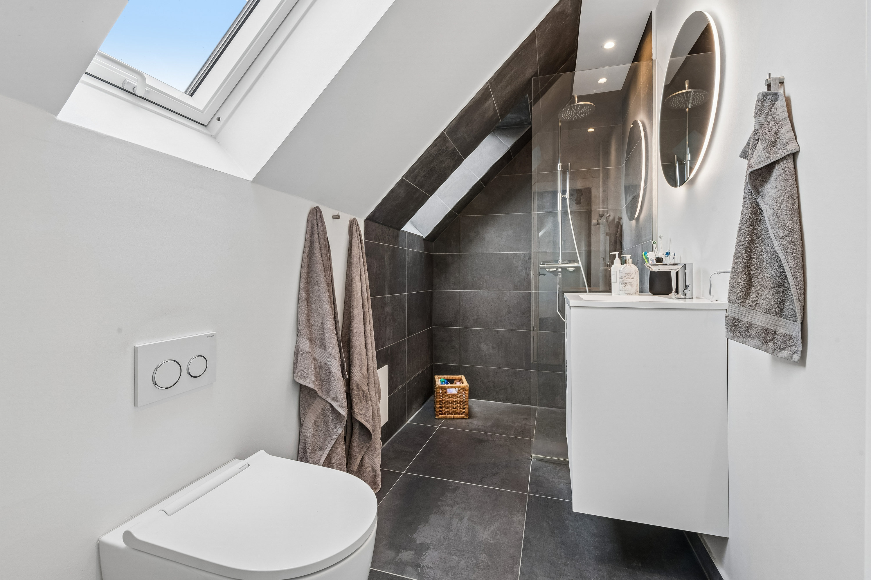 Fremhævet badeværelse billede i fuldskærmstilstand. Billede af Sandtoften 33, 2800 Kongens Lyngby