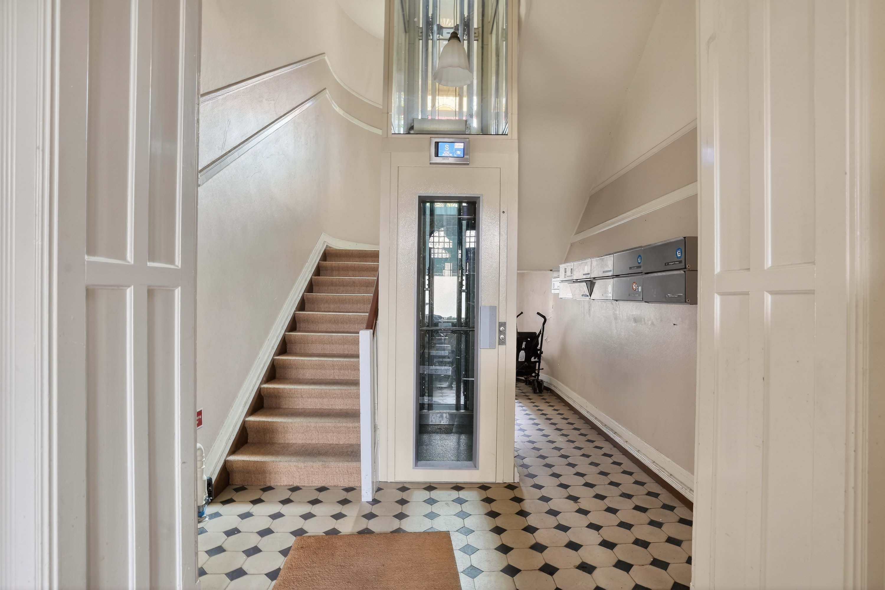 Fremhævet opgang billede i fuldskærmstilstand. Billede af Sankt Jakobs Plads 6, 2. th., 2100 København Ø