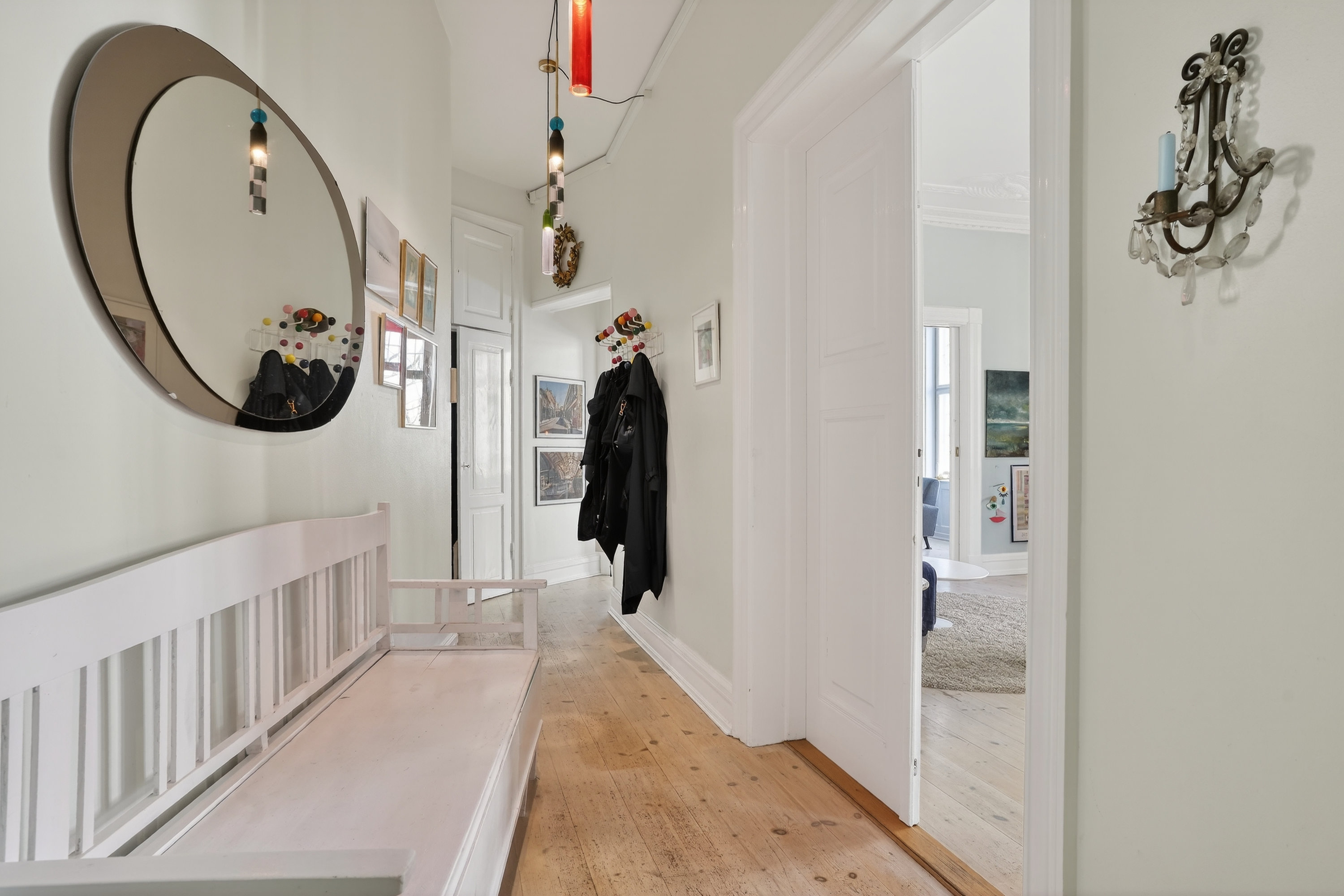 Fremhævet entré billede i fuldskærmstilstand. Billede af Sankt Jakobs Plads 6, 2. th., 2100 København Ø