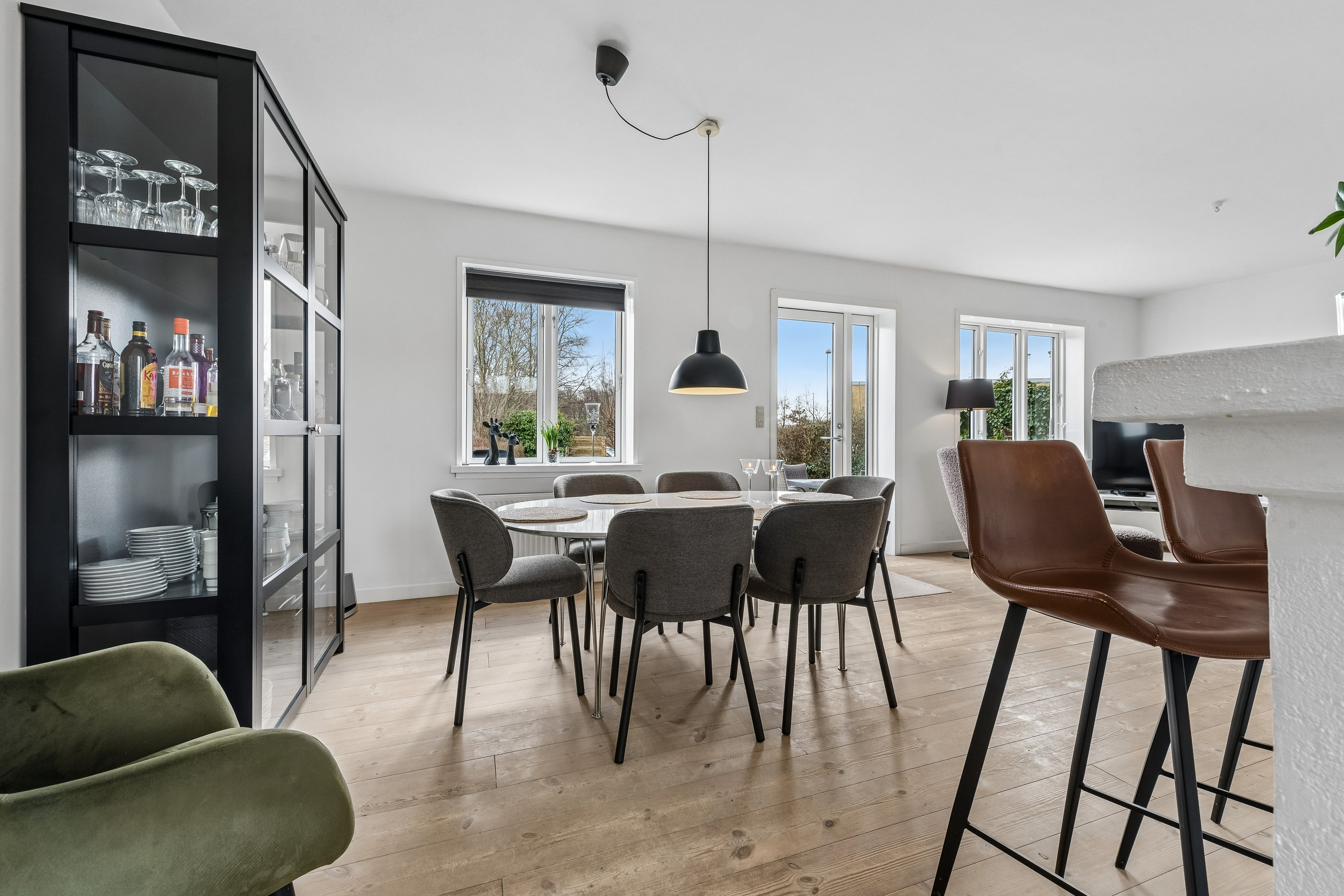 Fremhævet stue billede i fuldskærmstilstand. Billede af Sandtoften 33, 2800 Kongens Lyngby