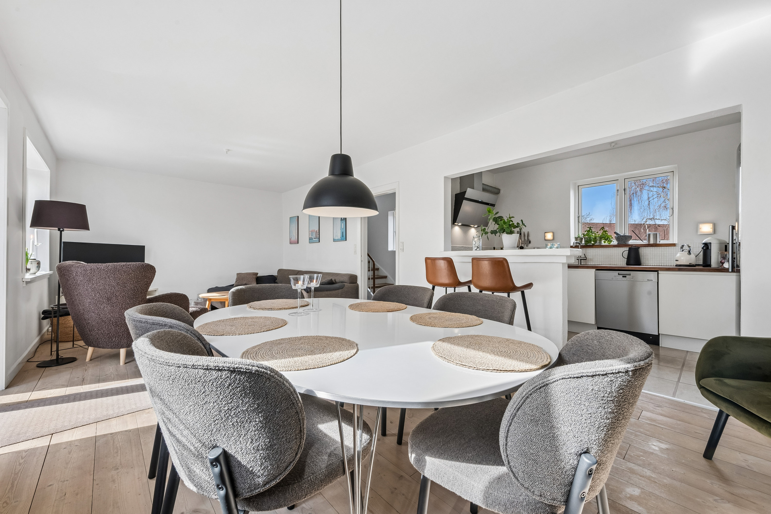 Miniaturebillede 1: stue. Billede af Sandtoften 33, 2800 Kongens Lyngby