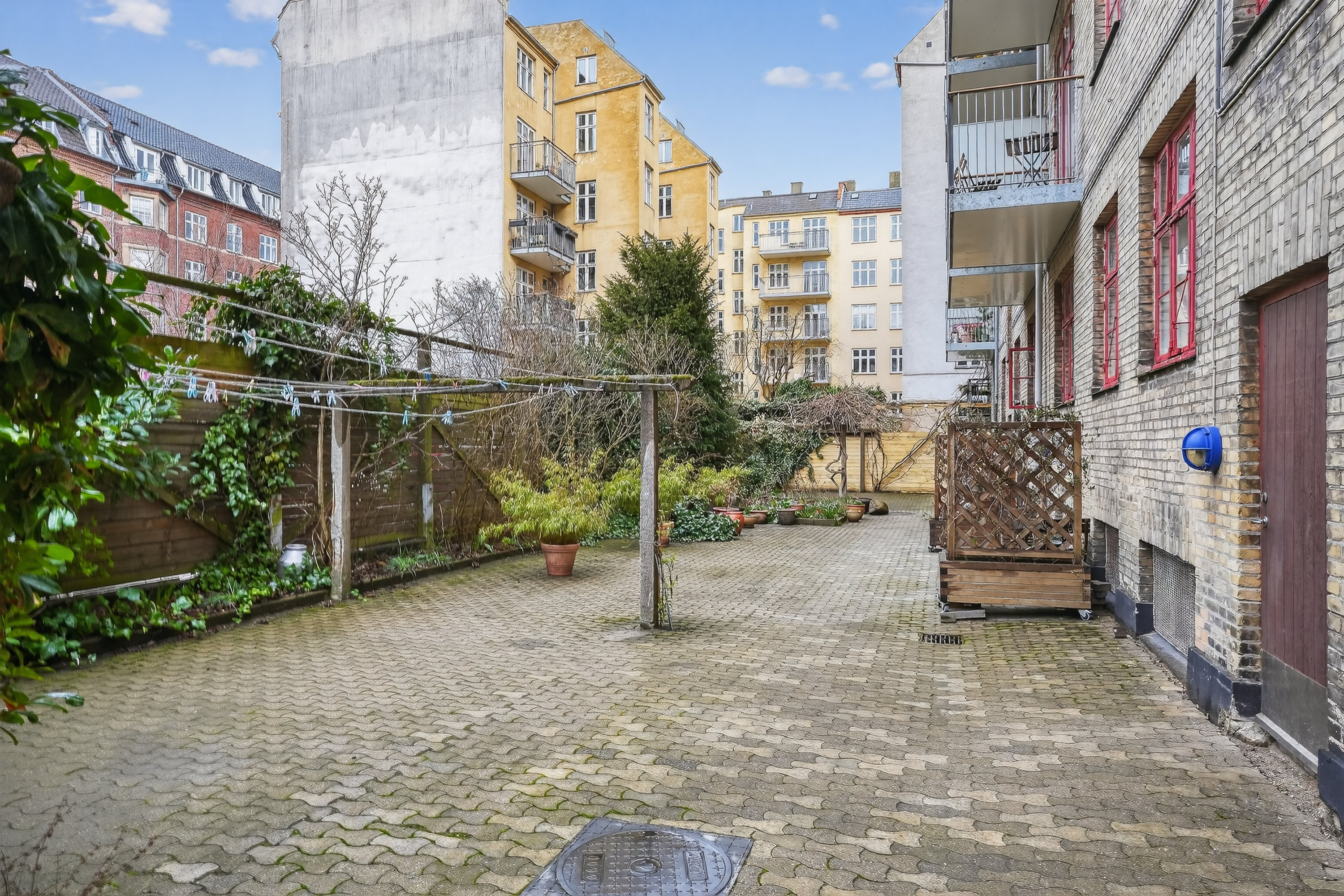 Fremhævet gårdmiljø billede i fuldskærmstilstand. Billede af Vordingborggade 27, 3. tv., 2100 København Ø