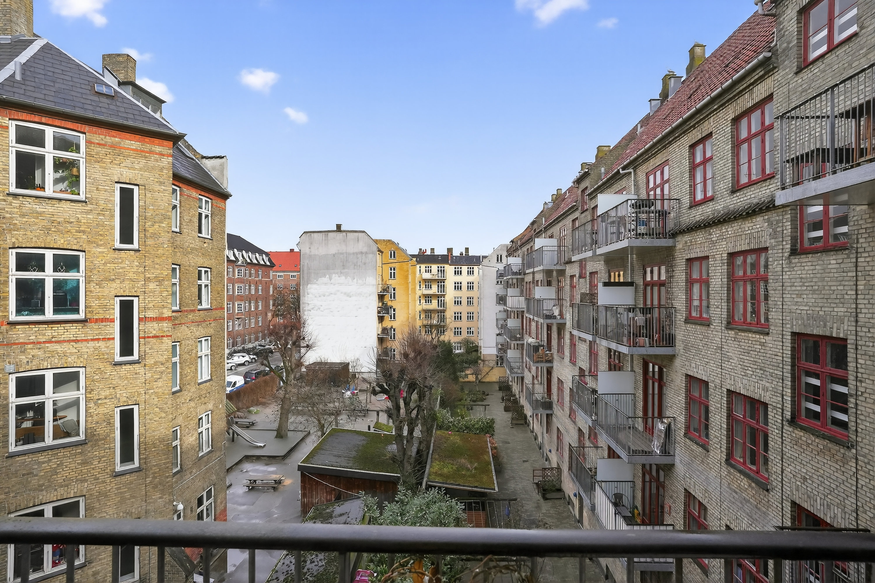 Miniaturebillede 1: udsigt. Billede af Vordingborggade 27, 3. tv., 2100 København Ø