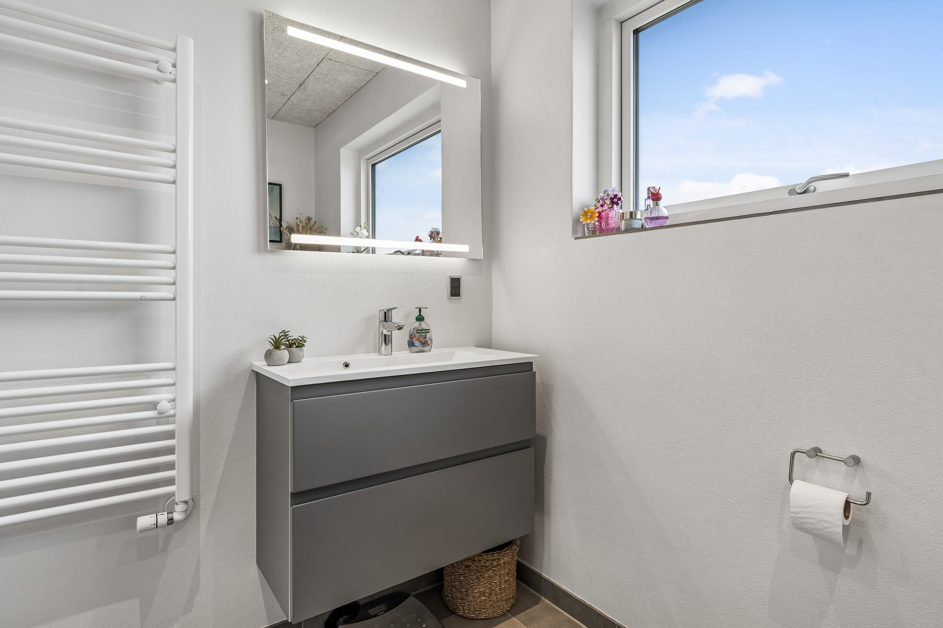 Fremhævet badeværelse billede i fuldskærmstilstand. Billede af Ingemannsvej 1, 8723 Løsning