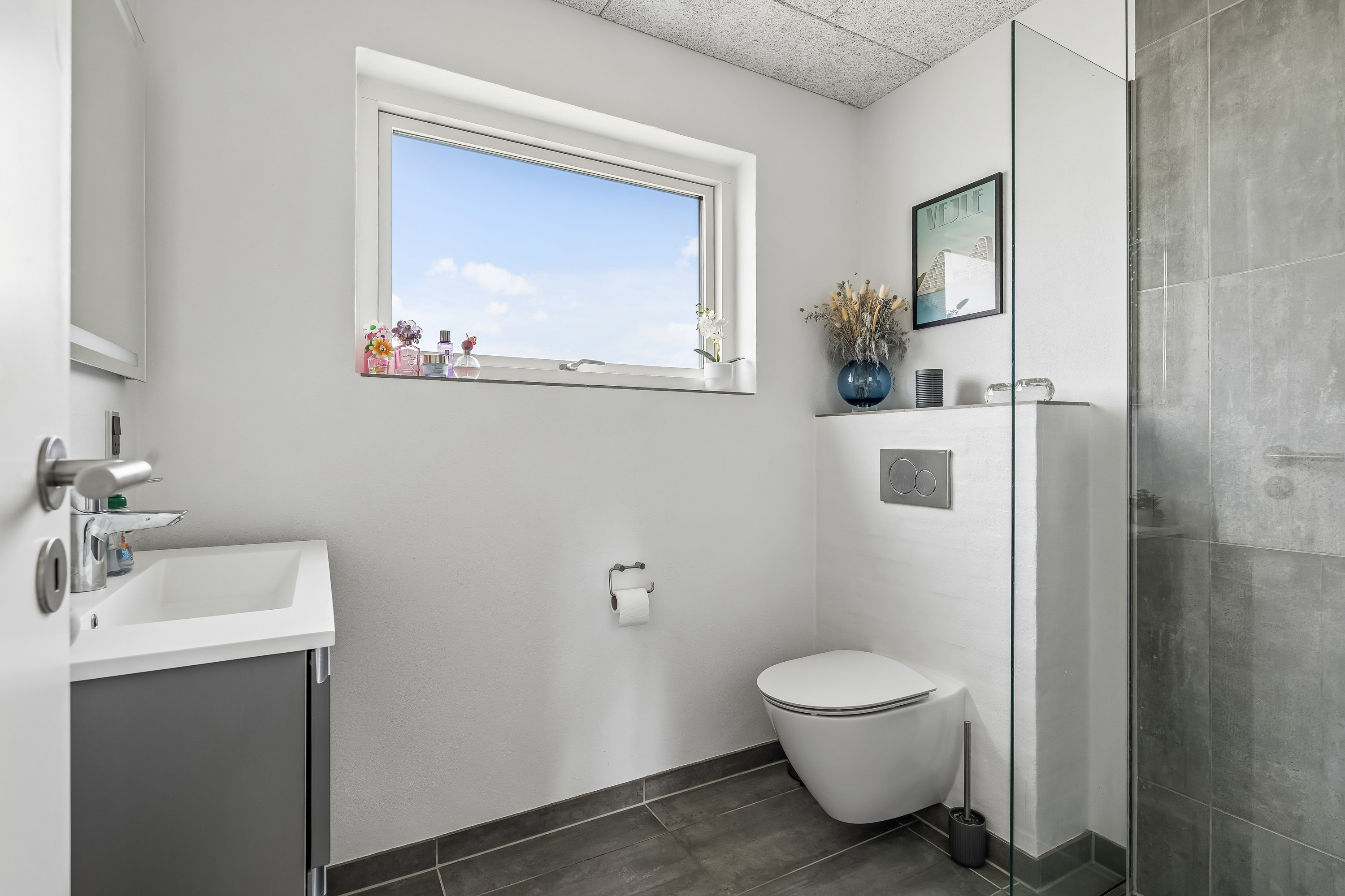 Fremhævet badeværelse billede i fuldskærmstilstand. Billede af Ingemannsvej 1, 8723 Løsning