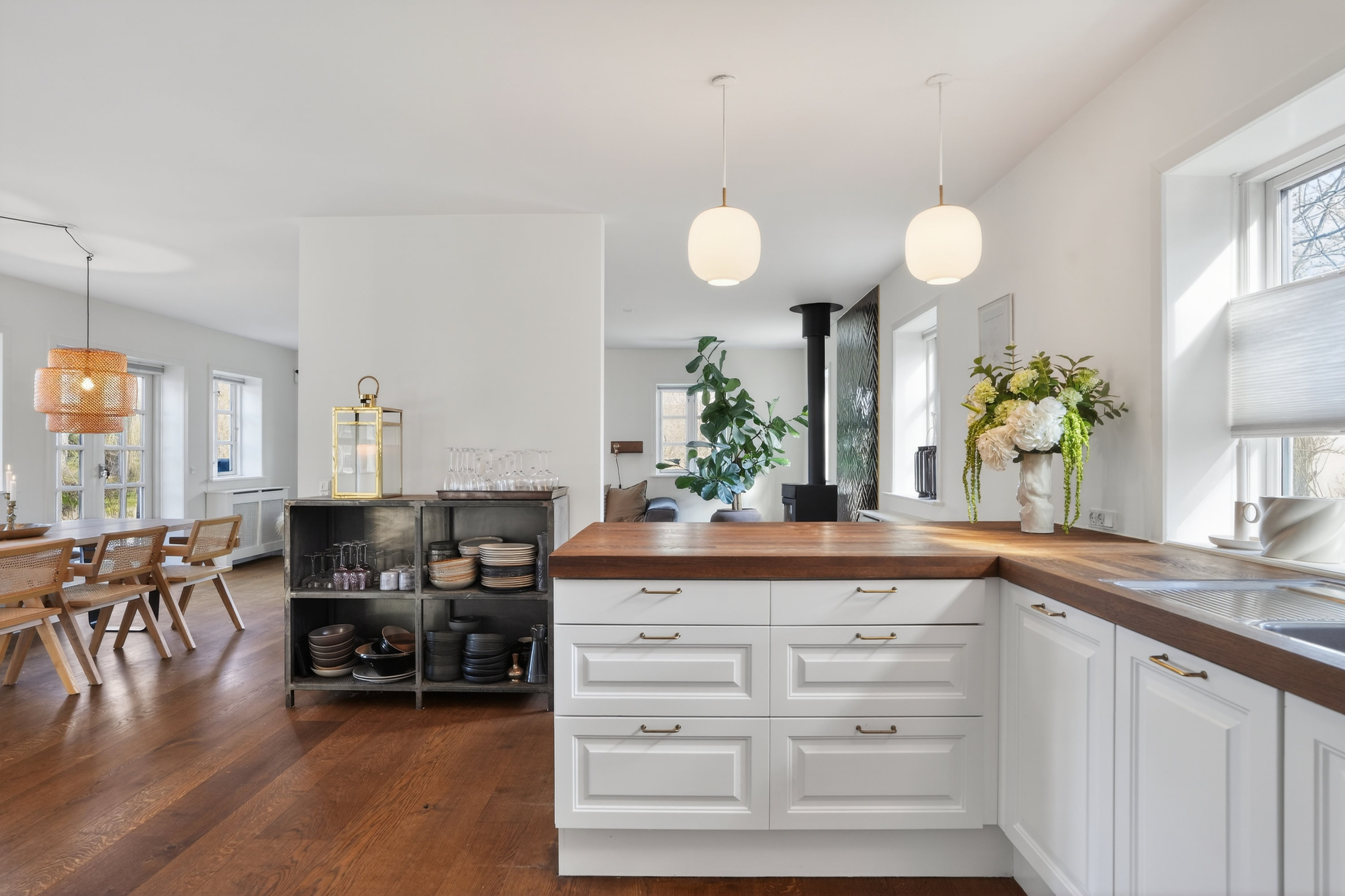 Fremhævet køkken billede i fuldskærmstilstand. Billede af Harløsevej 280, 3400 Hillerød