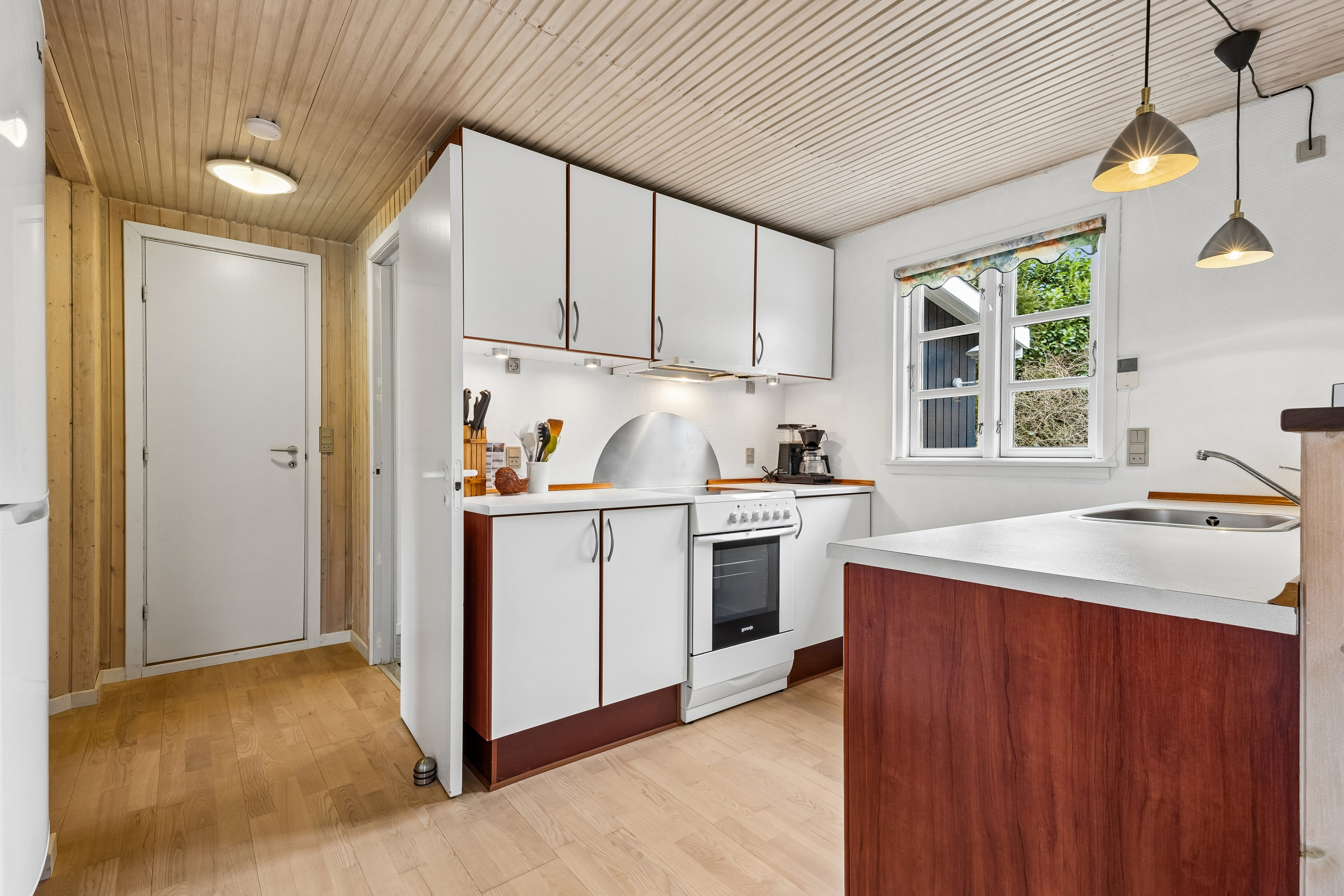 Fremhævet køkken billede i fuldskærmstilstand. Billede af Lærkevej 8, Reersø Str, 4281 Gørlev