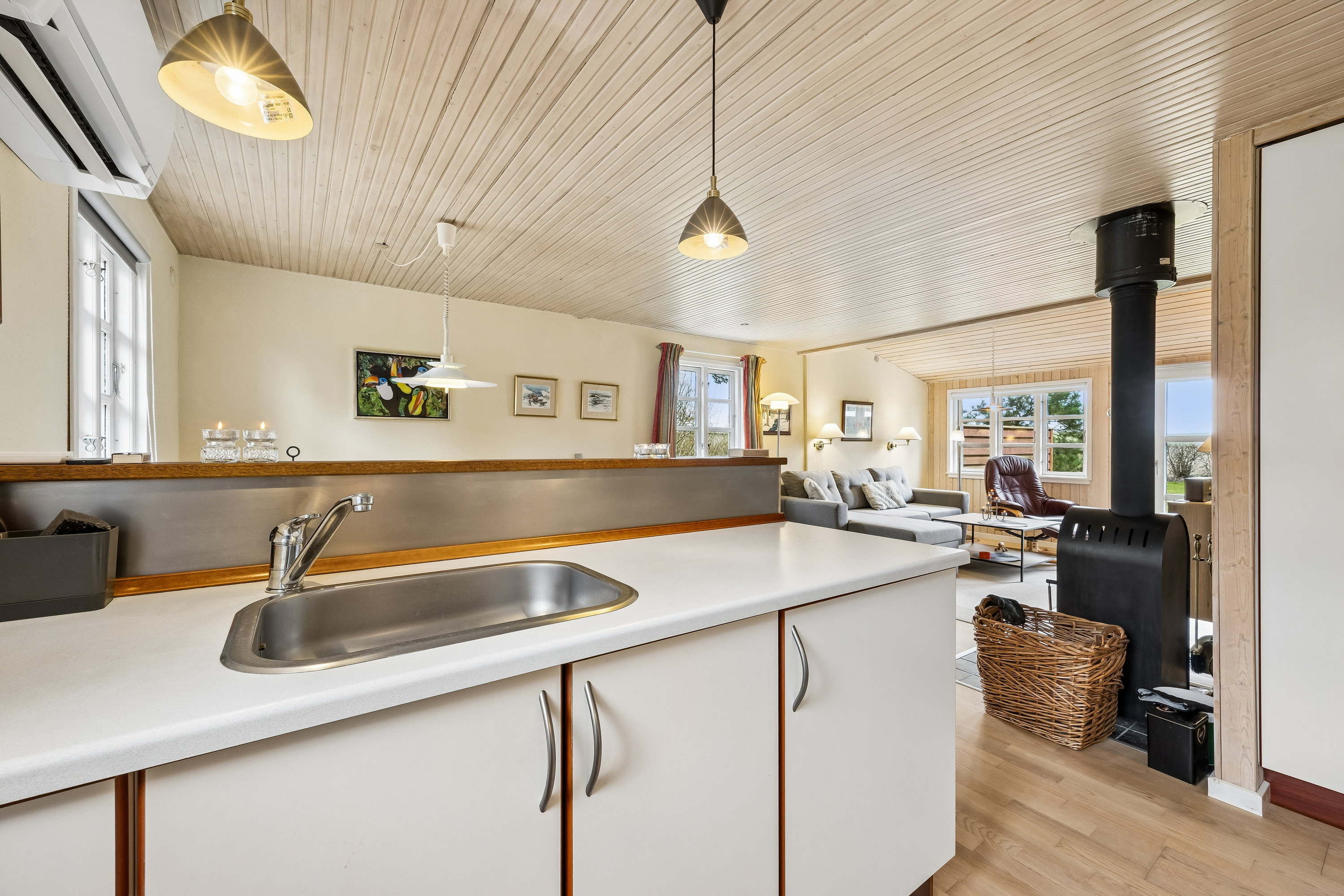 Fremhævet køkken billede i fuldskærmstilstand. Billede af Lærkevej 8, Reersø Str, 4281 Gørlev