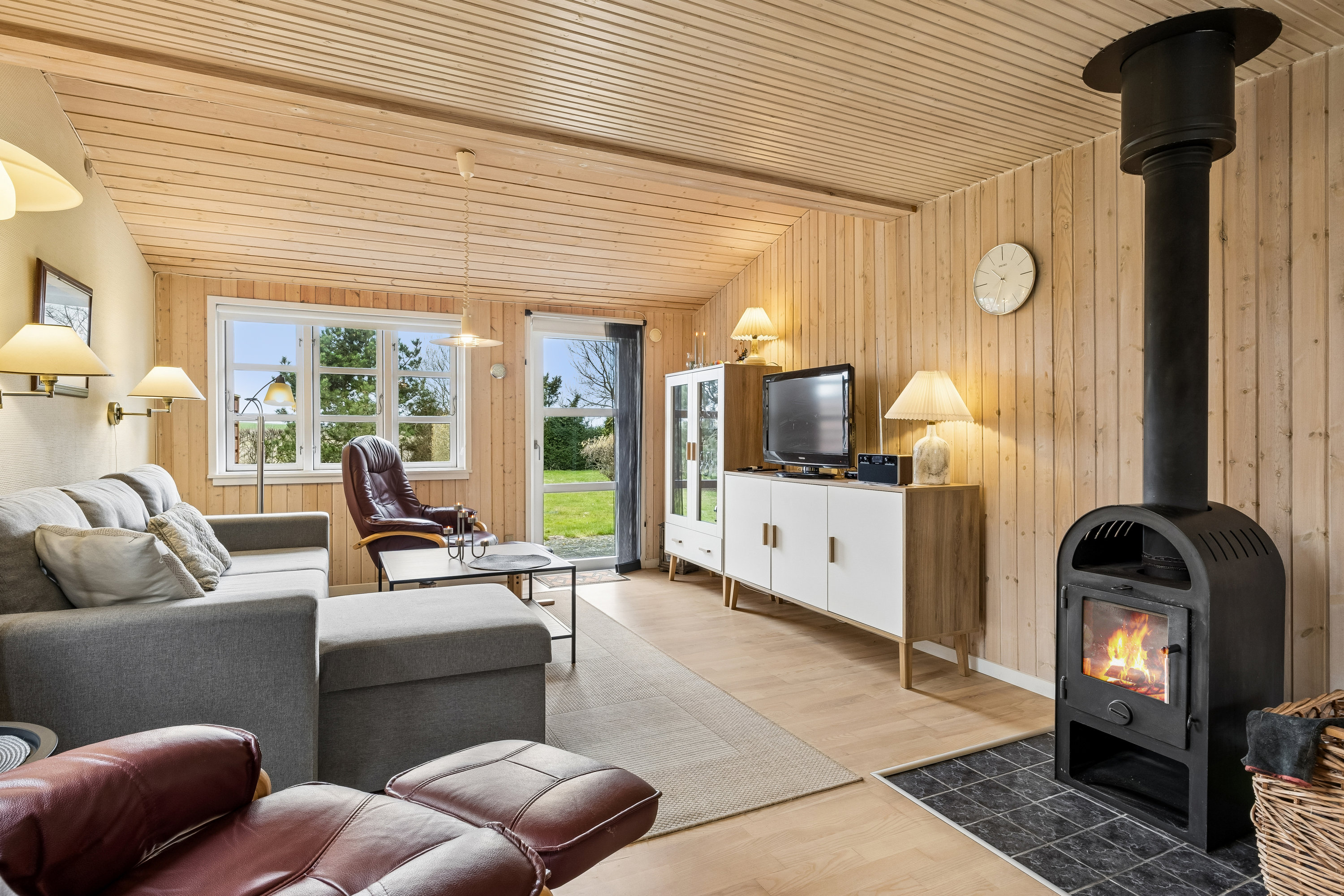 Fremhævet stue billede i fuldskærmstilstand. Billede af Lærkevej 8, Reersø Str, 4281 Gørlev