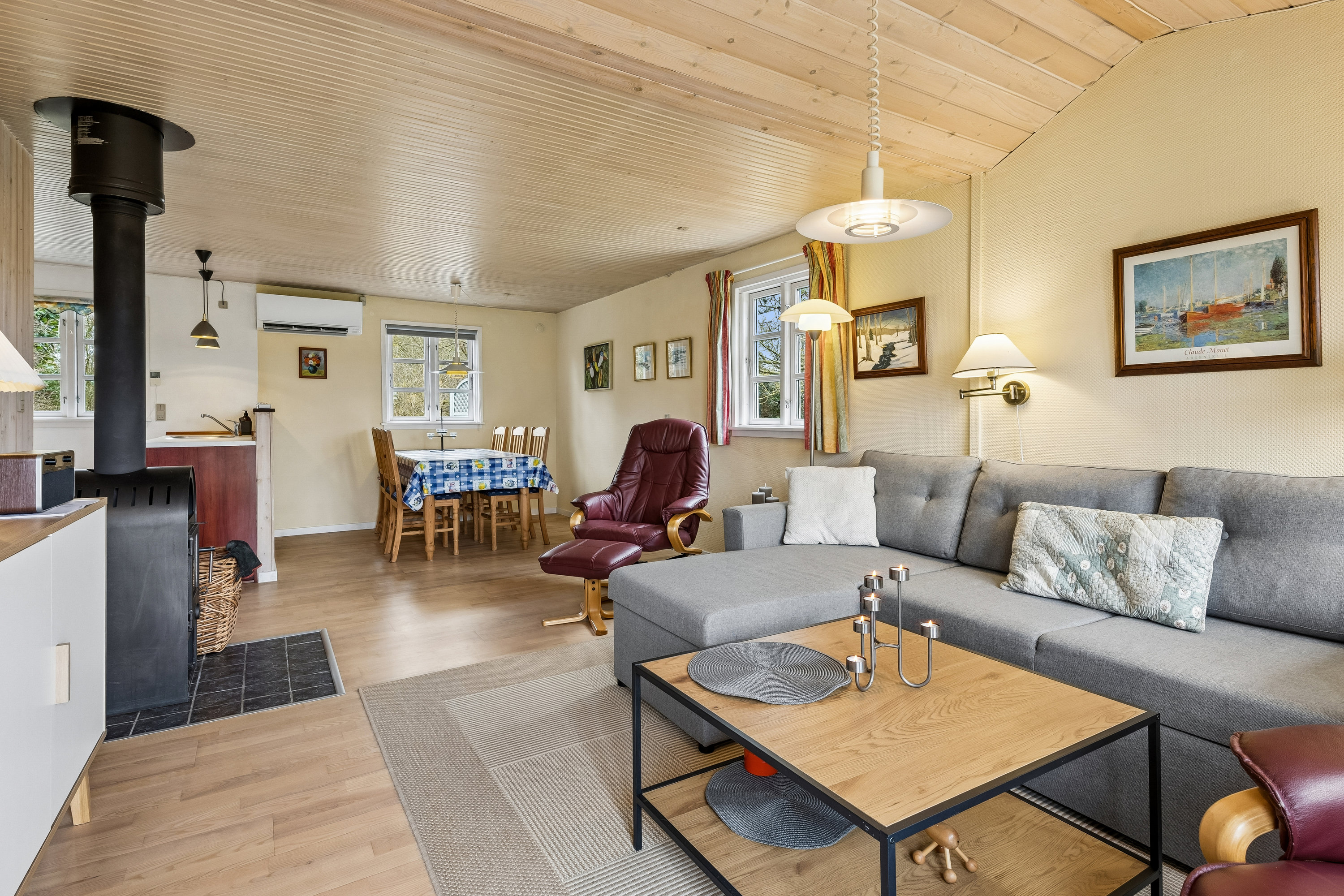 Fremhævet stue billede i fuldskærmstilstand. Billede af Lærkevej 8, Reersø Str, 4281 Gørlev