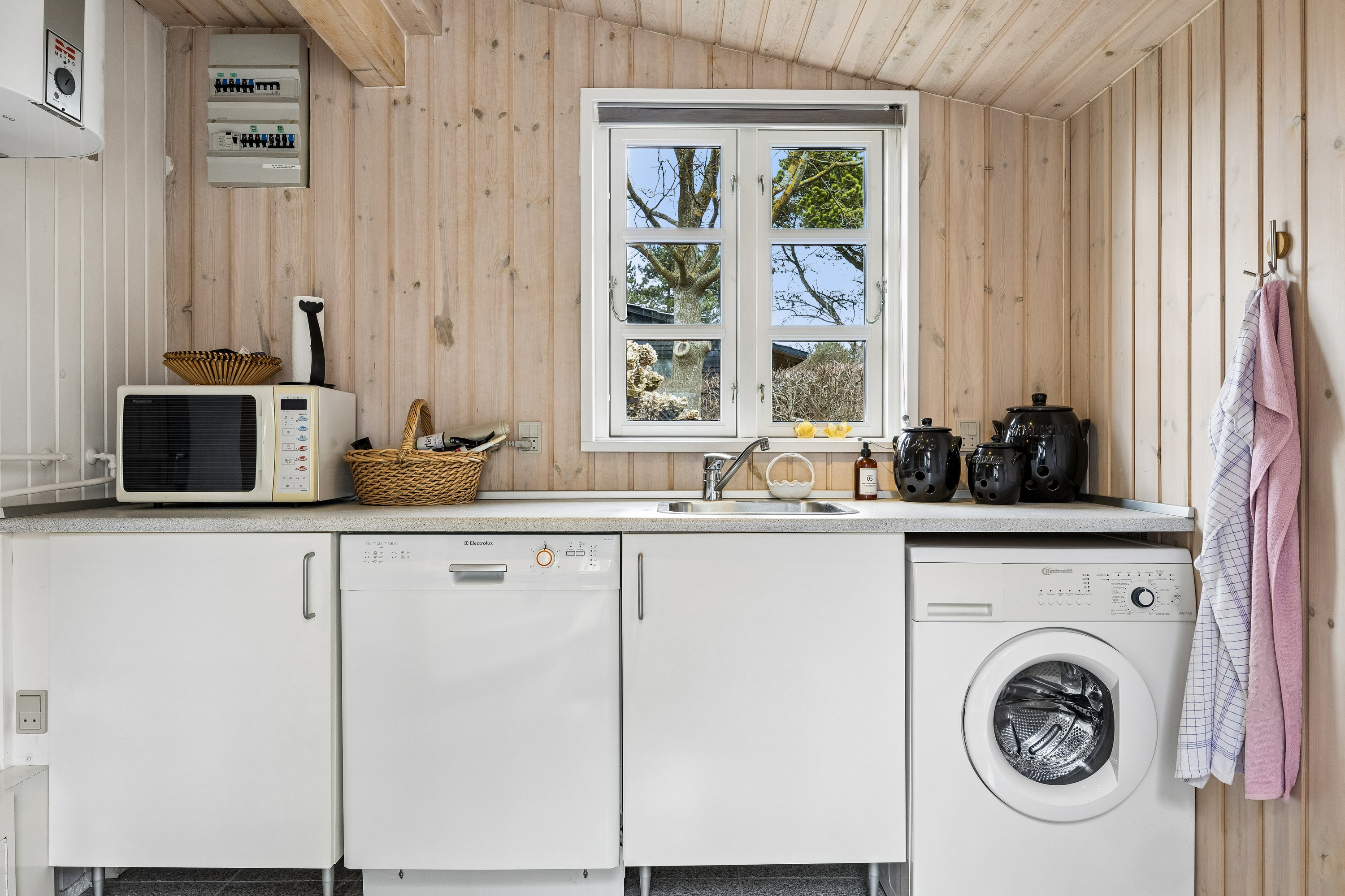 Fremhævet køkken billede i fuldskærmstilstand. Billede af Lærkevej 8, Reersø Str, 4281 Gørlev