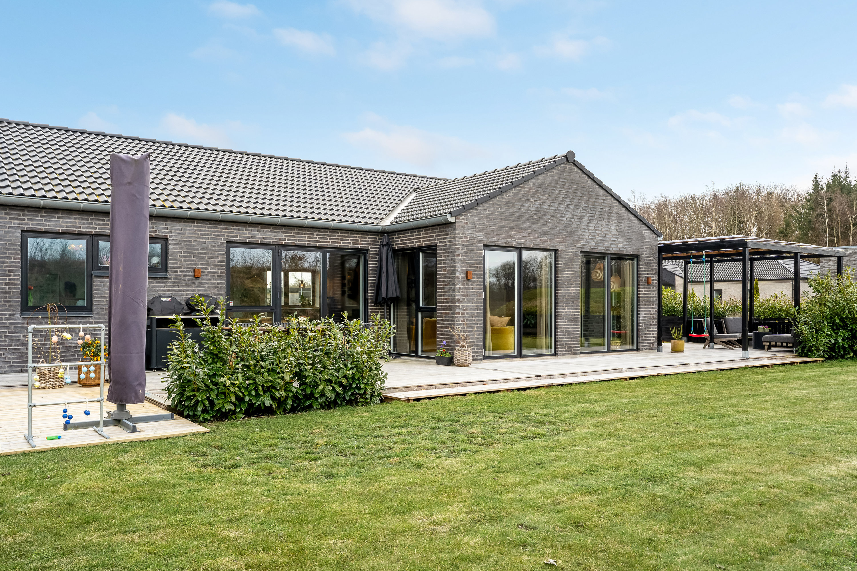 Fremhævet facade billede i fuldskærmstilstand. Billede af Anemonevænget 17, Nordbyen, 4800 Nykøbing F