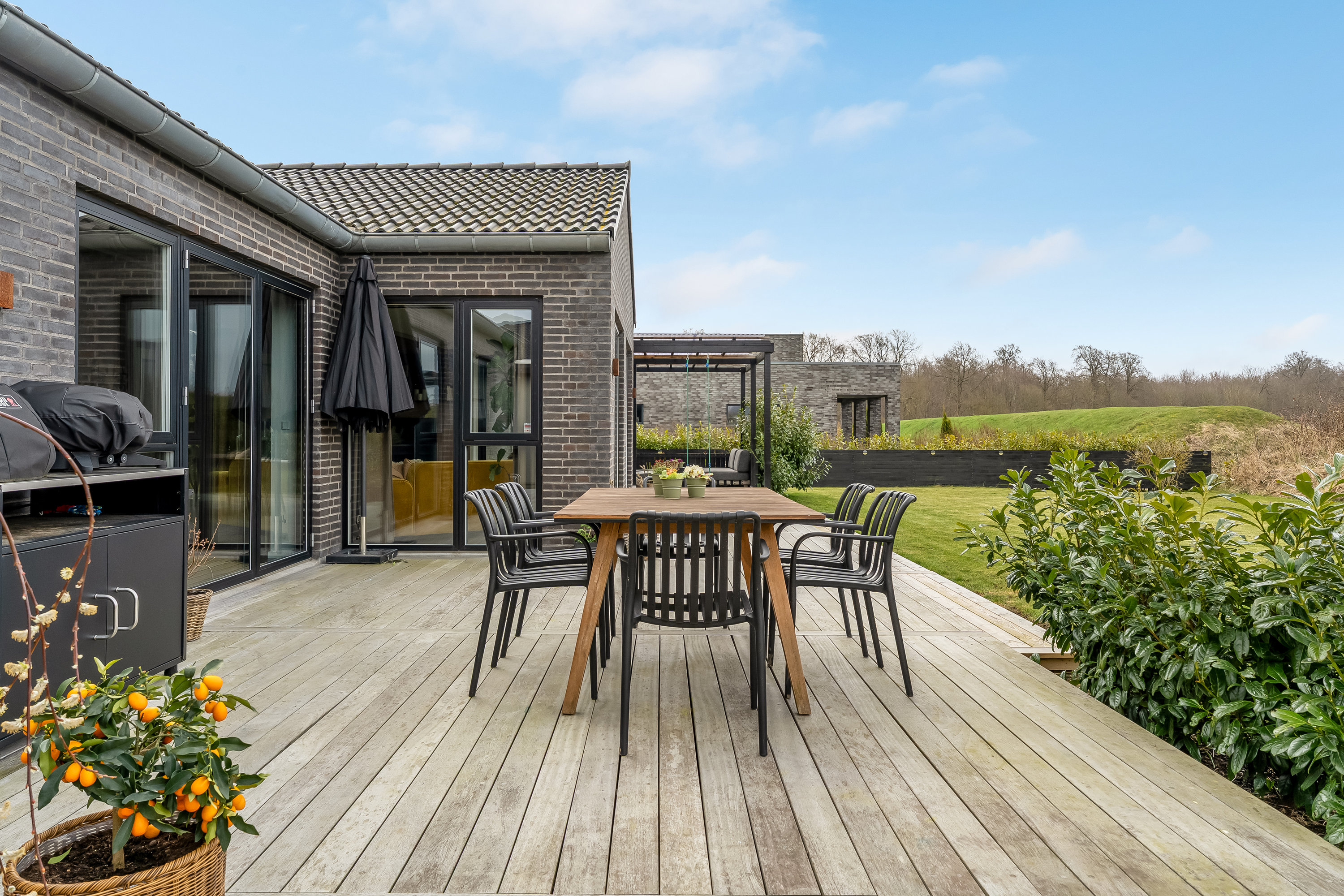 Fremhævet terrasse billede i fuldskærmstilstand. Billede af Anemonevænget 17, Nordbyen, 4800 Nykøbing F