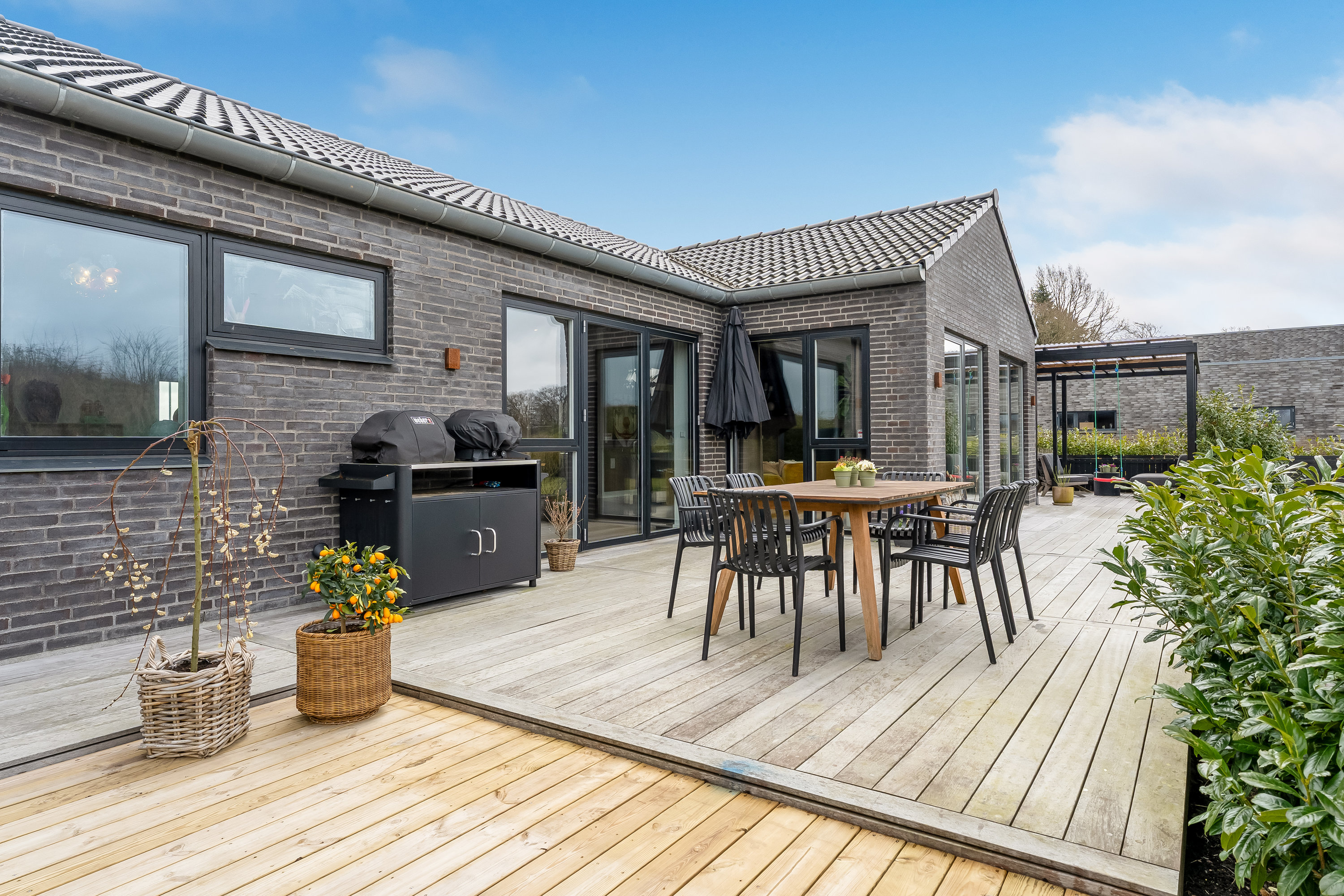 Fremhævet terrasse billede i fuldskærmstilstand. Billede af Anemonevænget 17, Nordbyen, 4800 Nykøbing F