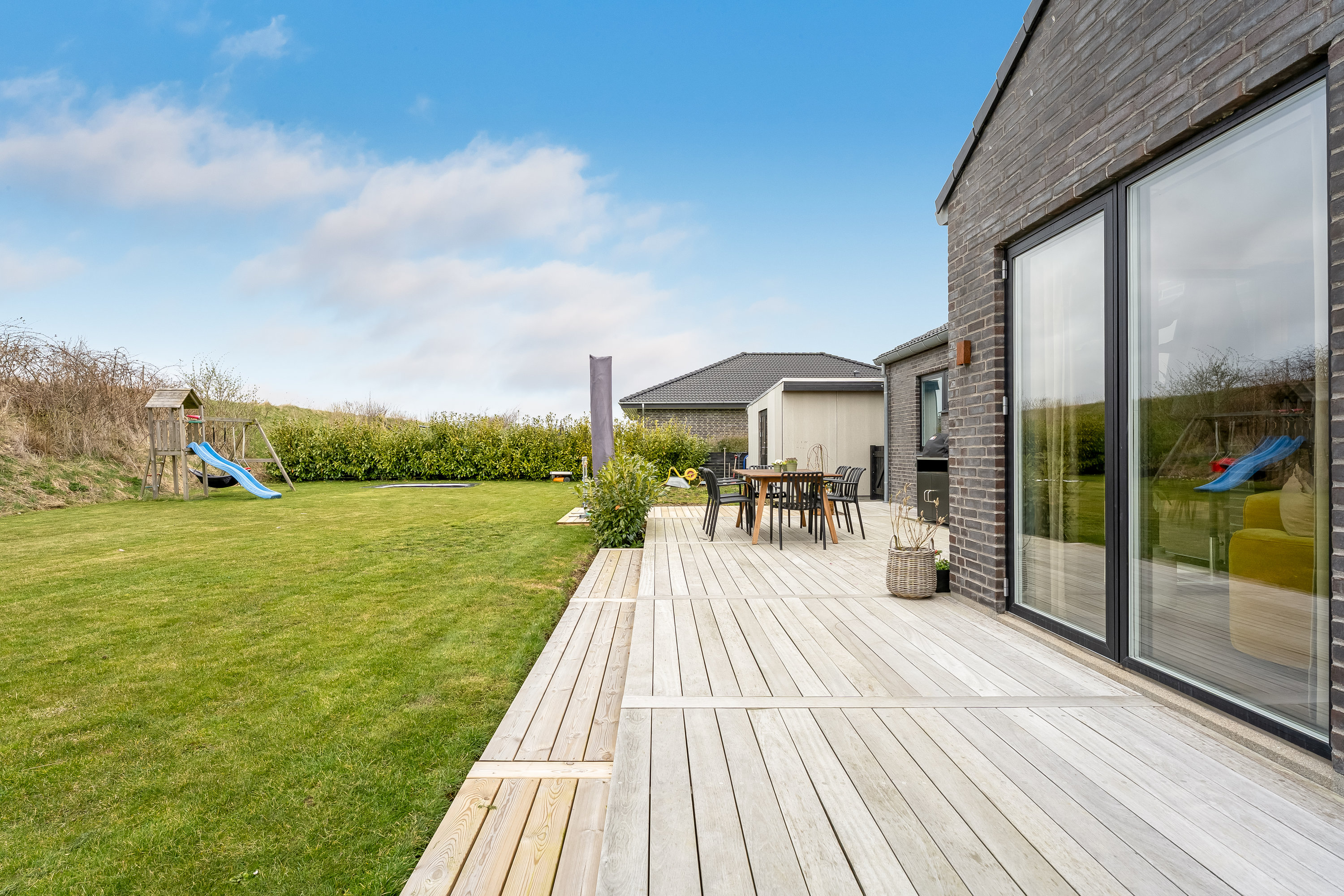 Fremhævet terrasse billede i fuldskærmstilstand. Billede af Anemonevænget 17, Nordbyen, 4800 Nykøbing F